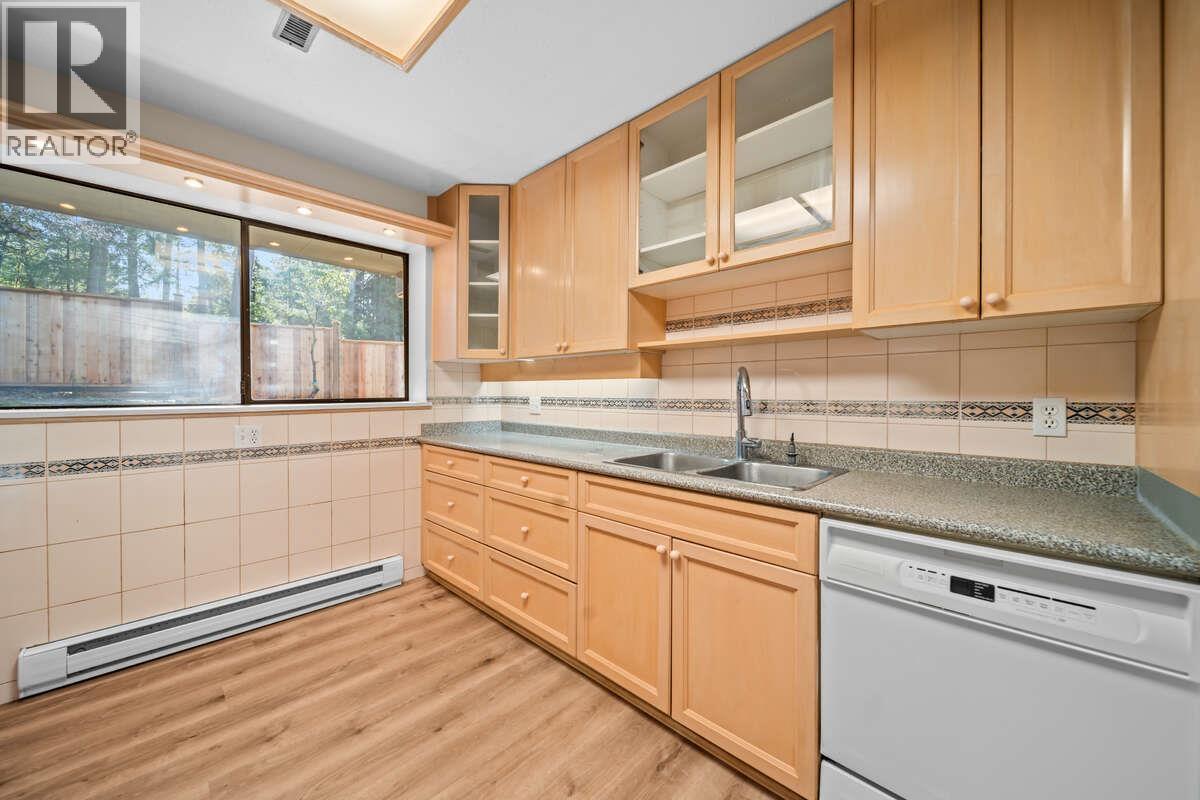 5600 GROUSEWOODS PLACE, North Vancouver