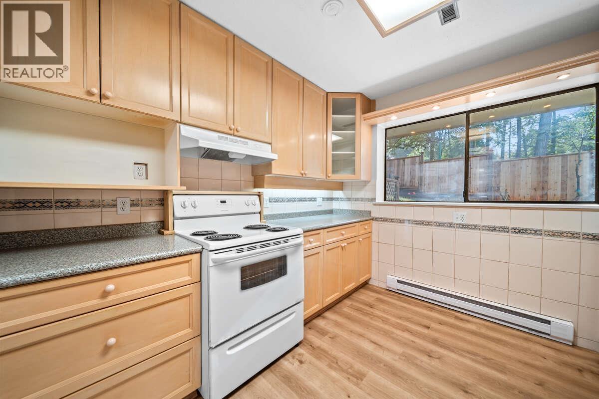 5600 GROUSEWOODS PLACE, North Vancouver