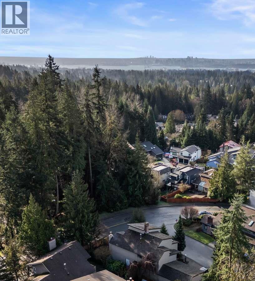 5600 GROUSEWOODS PLACE, North Vancouver