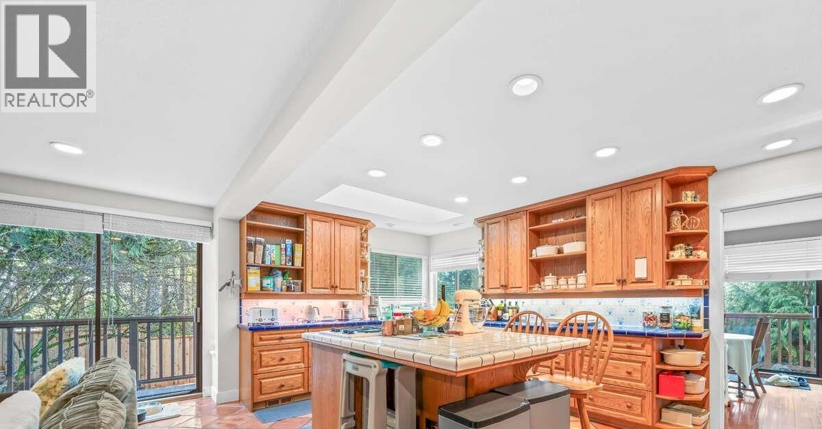 5600 GROUSEWOODS PLACE, North Vancouver