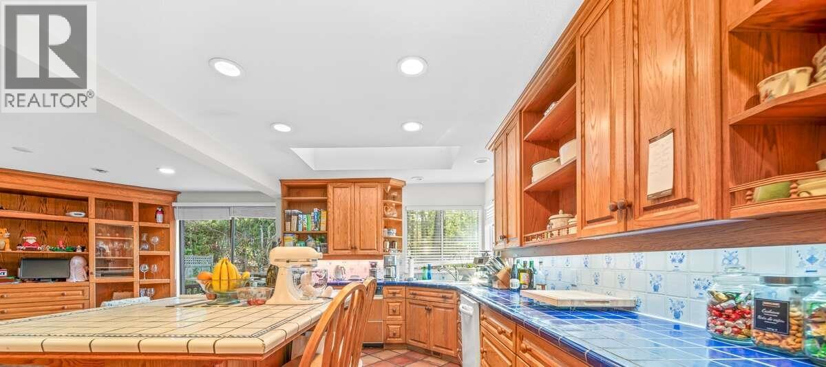 5600 GROUSEWOODS PLACE, North Vancouver