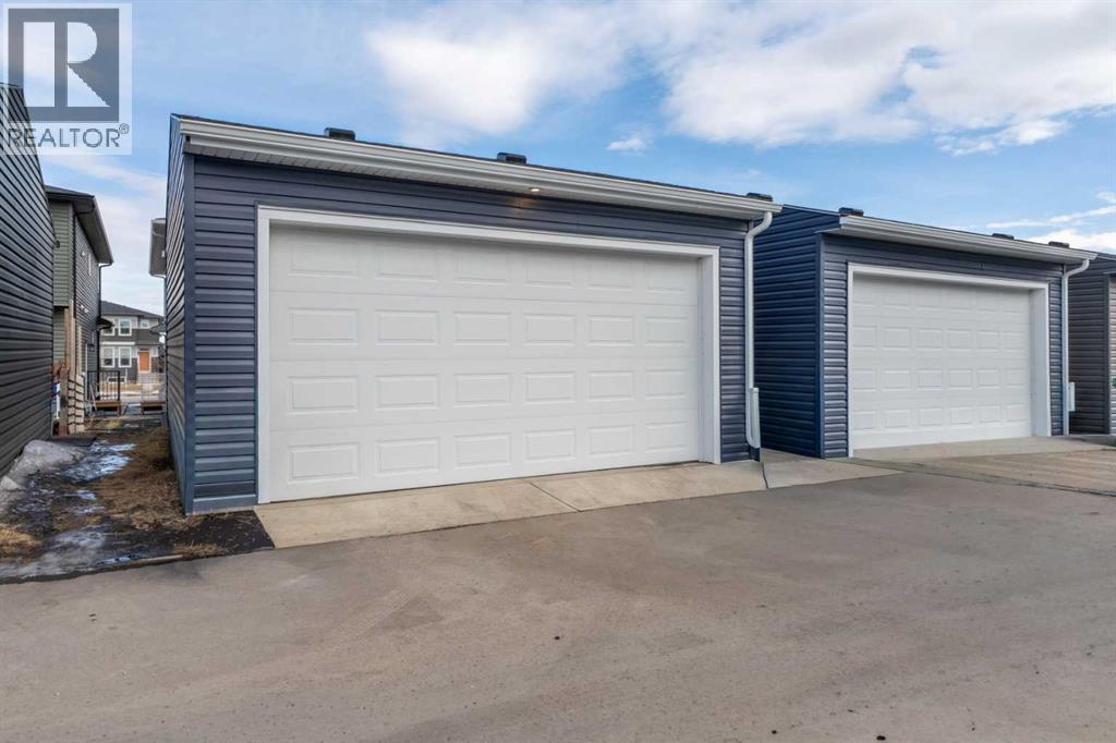 Single Family House for Sale in  Creekstone Drive SW Pine Creek Calgary 