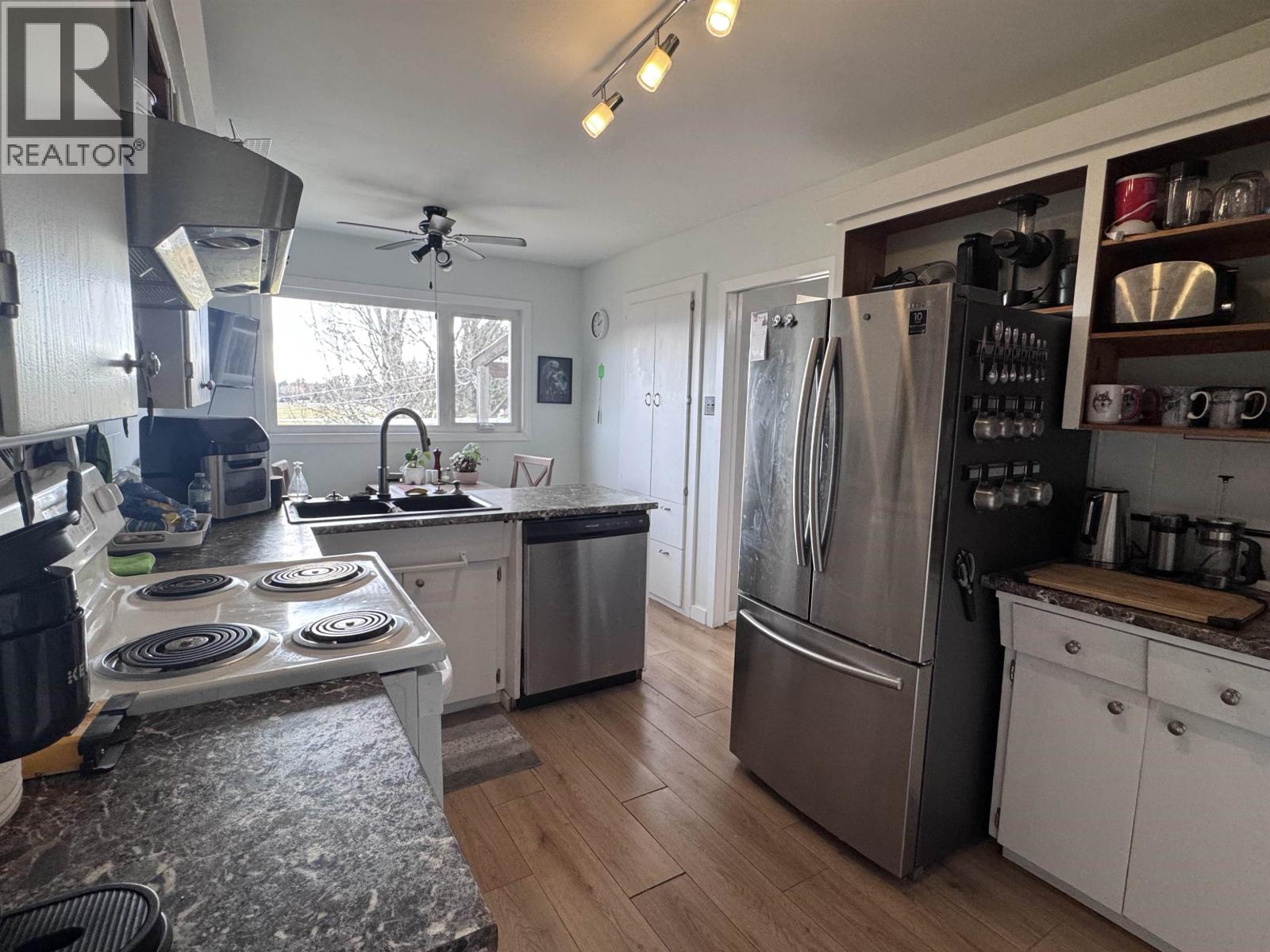 4919 SCOTT Avenue, Terrace