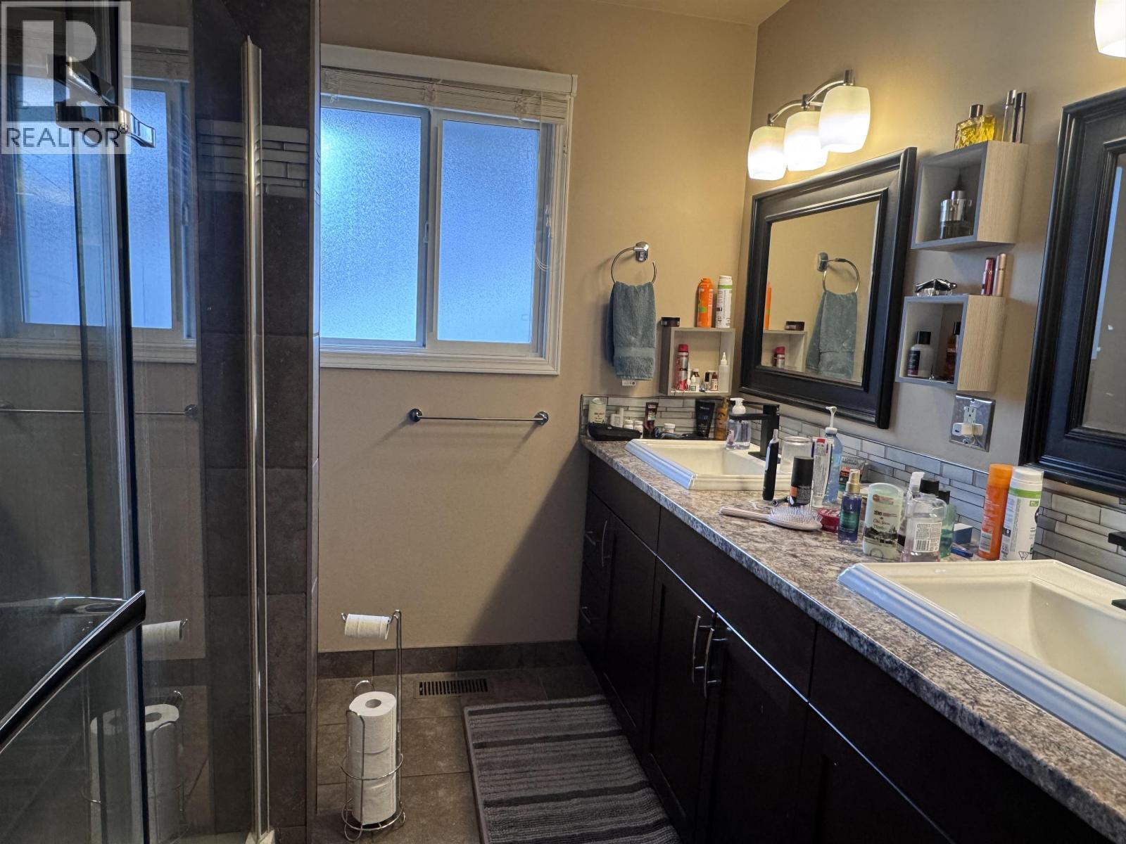 4919 SCOTT Avenue, Terrace