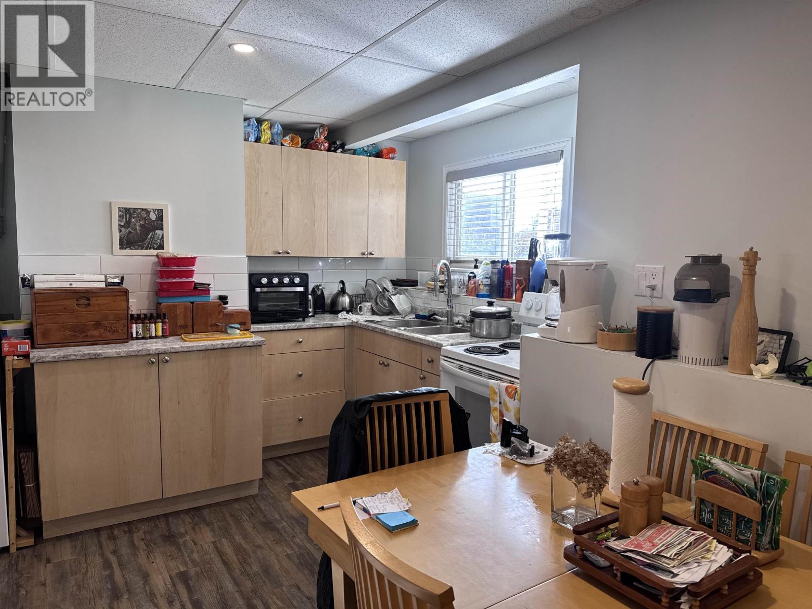 4919 SCOTT Avenue, Terrace