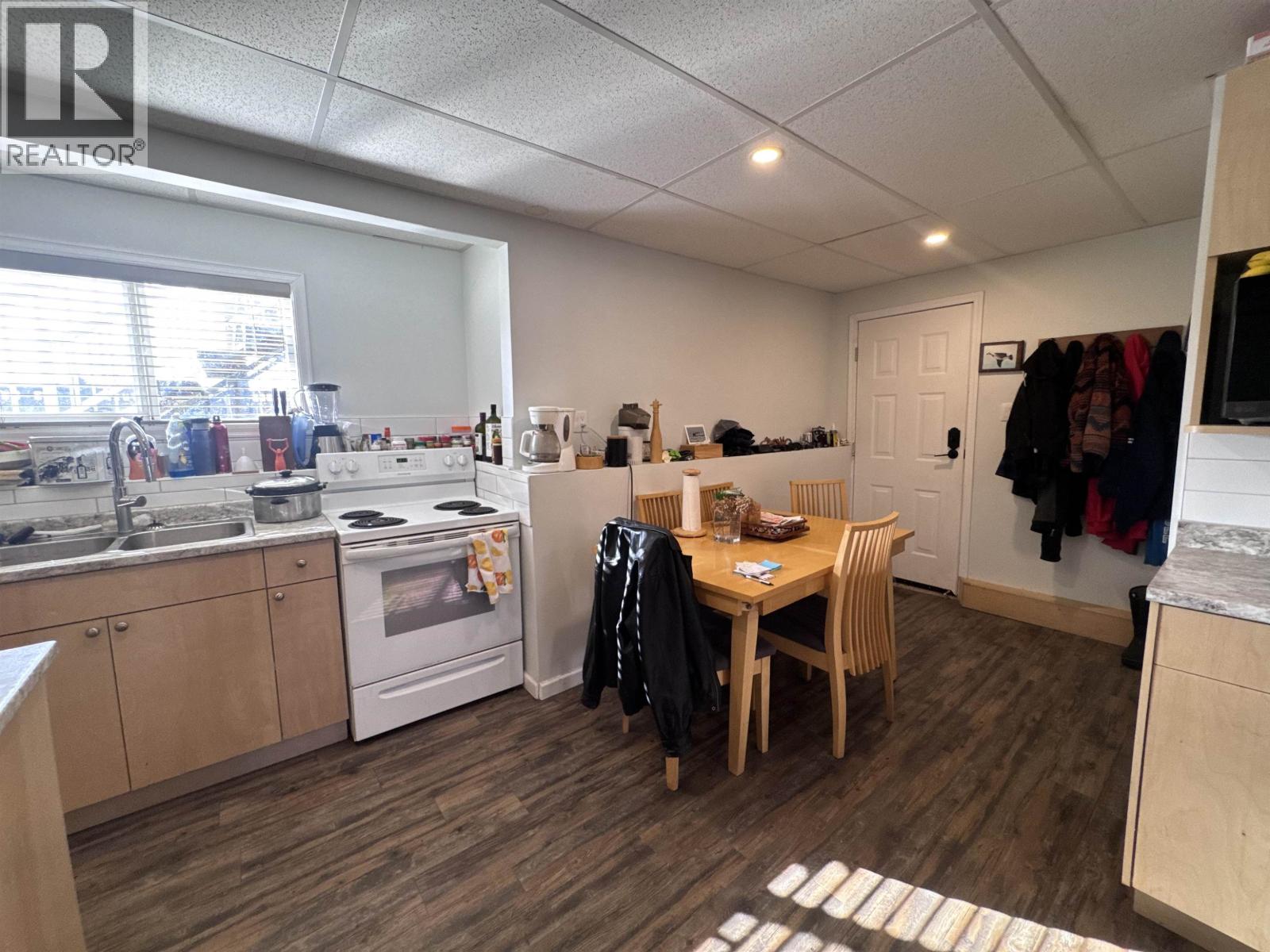 4919 SCOTT Avenue, Terrace