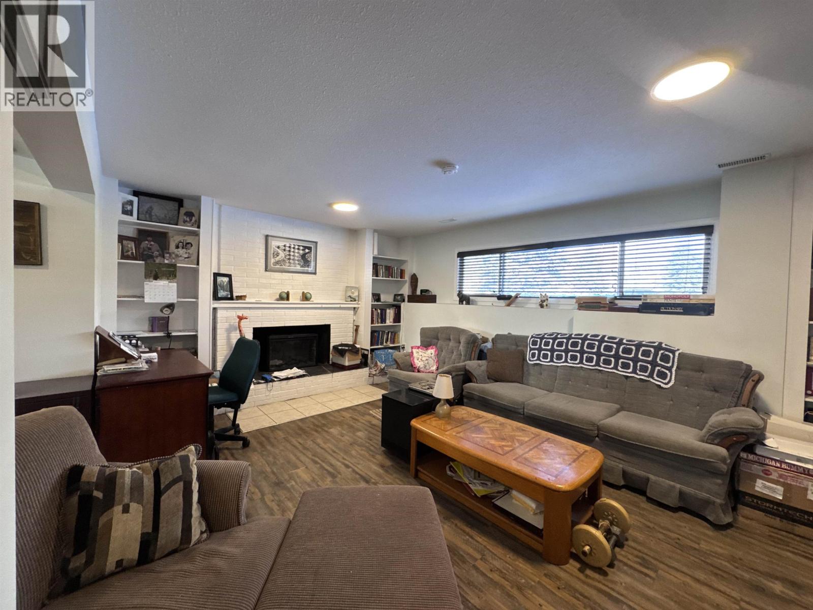 4919 SCOTT Avenue, Terrace