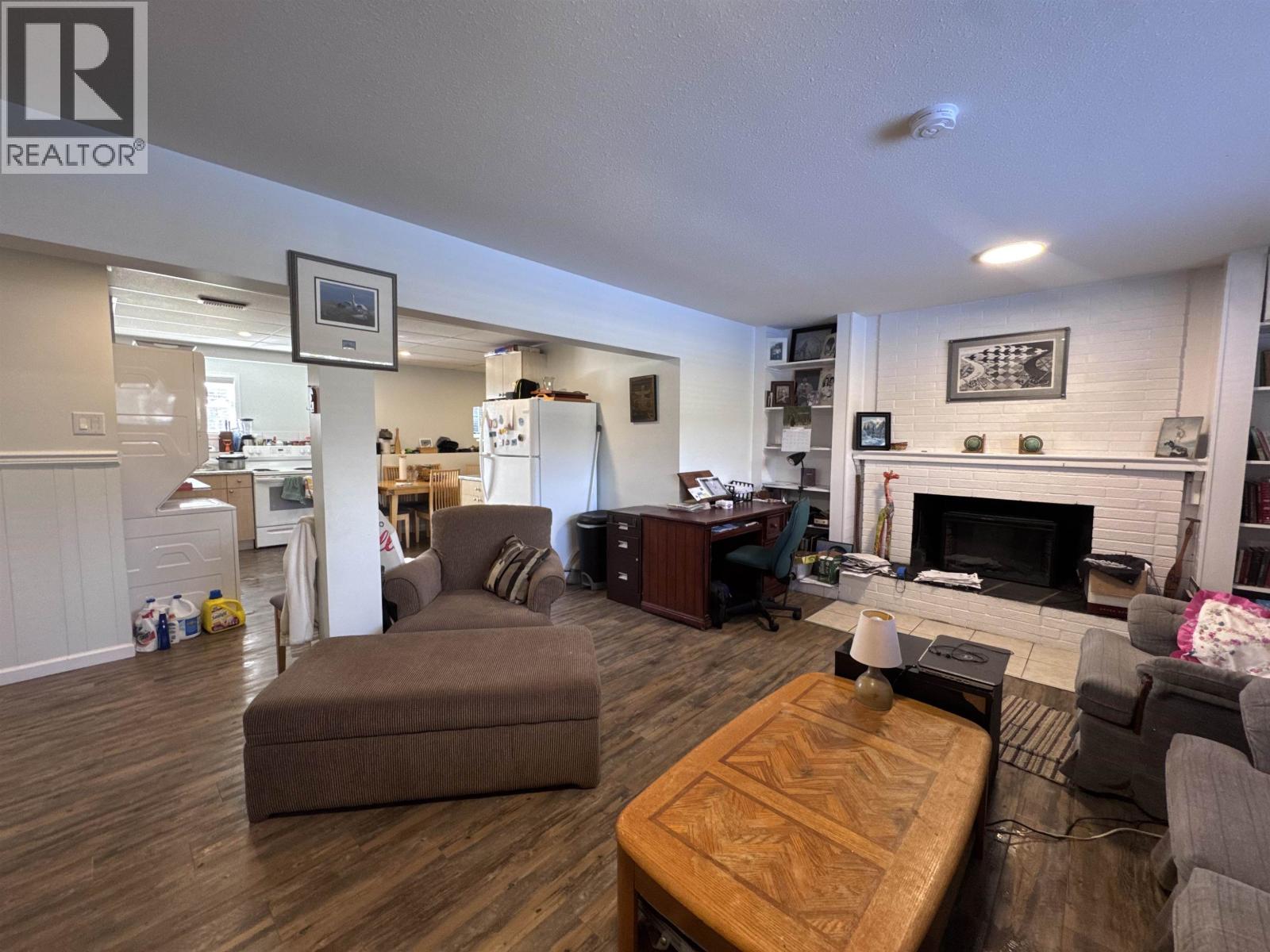 4919 SCOTT Avenue, Terrace