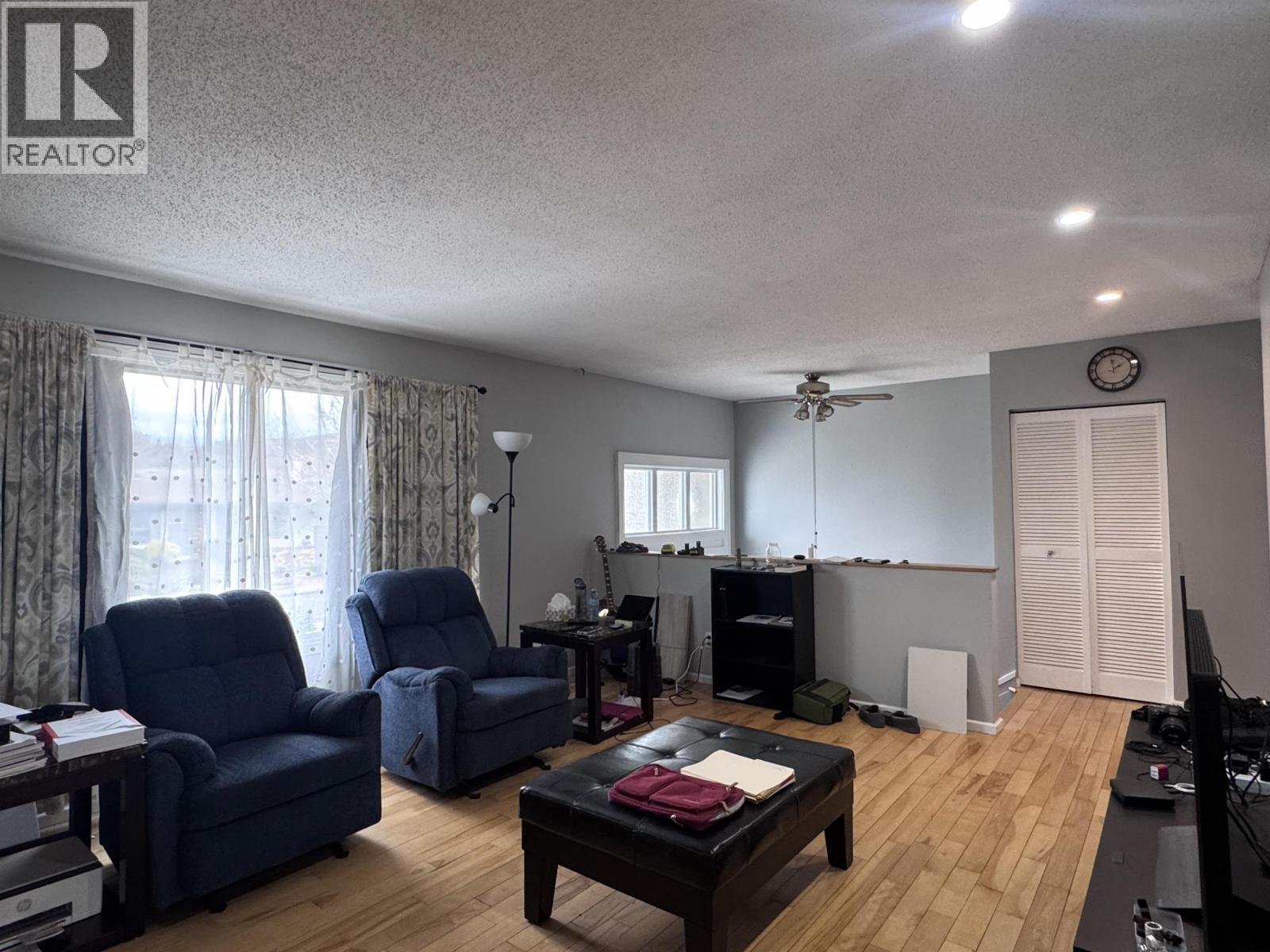 4919 SCOTT Avenue, Terrace