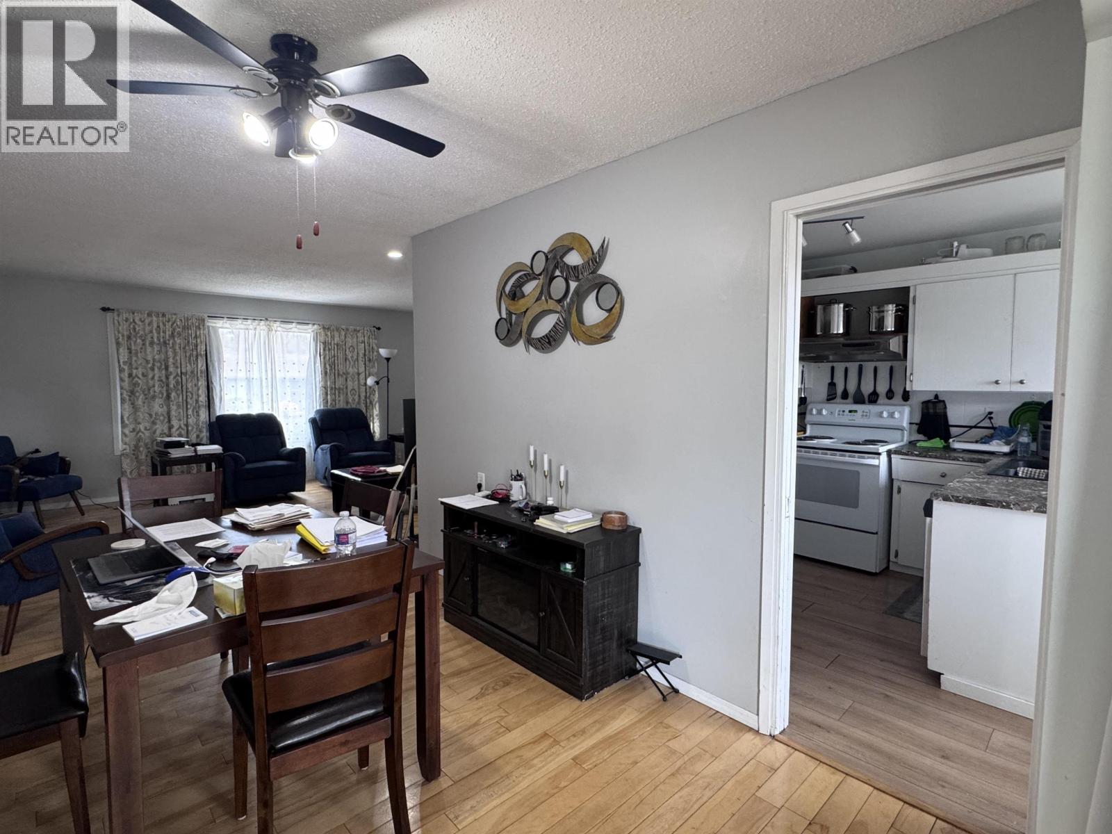 4919 SCOTT Avenue, Terrace