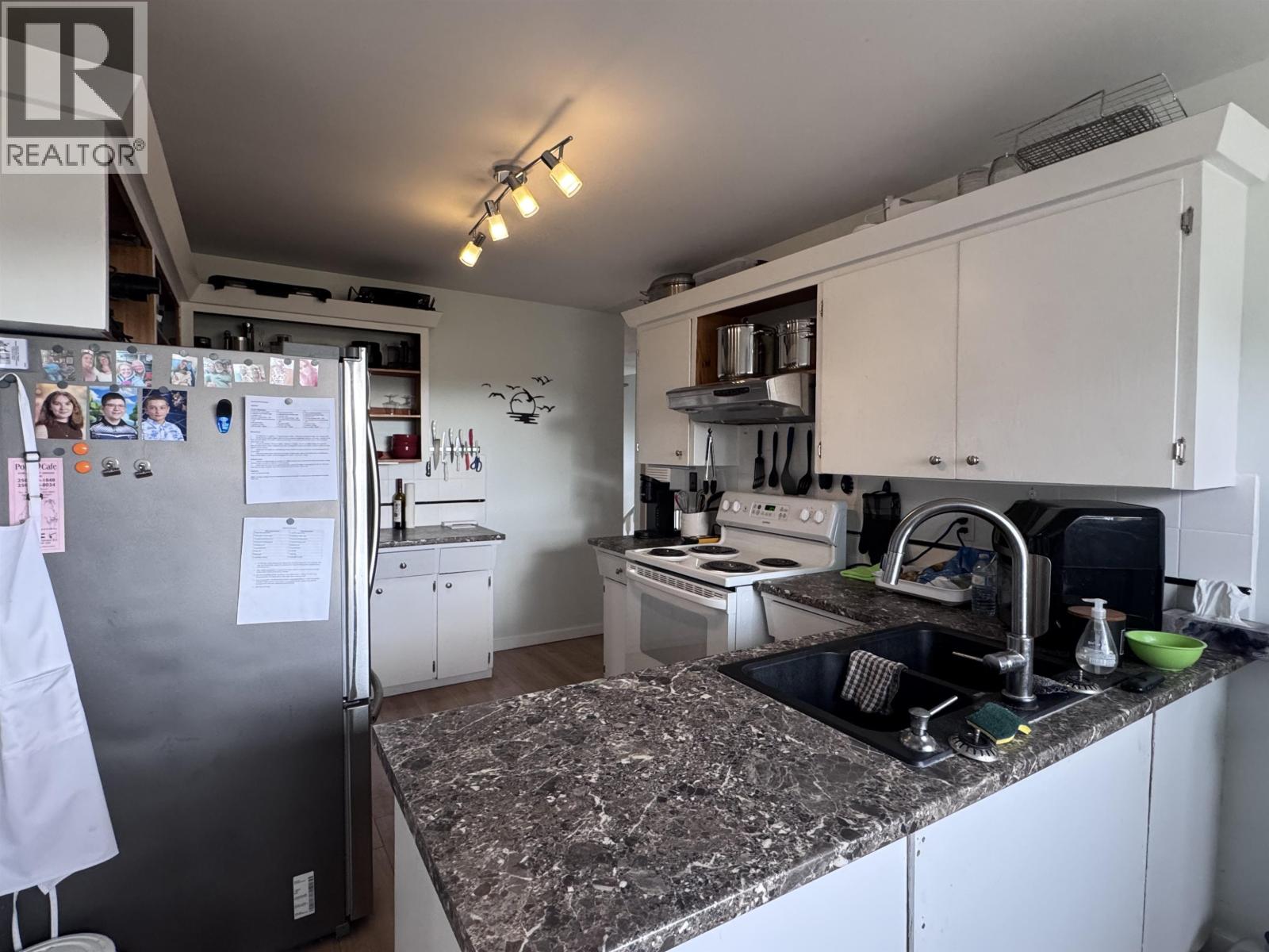 4919 SCOTT Avenue, Terrace