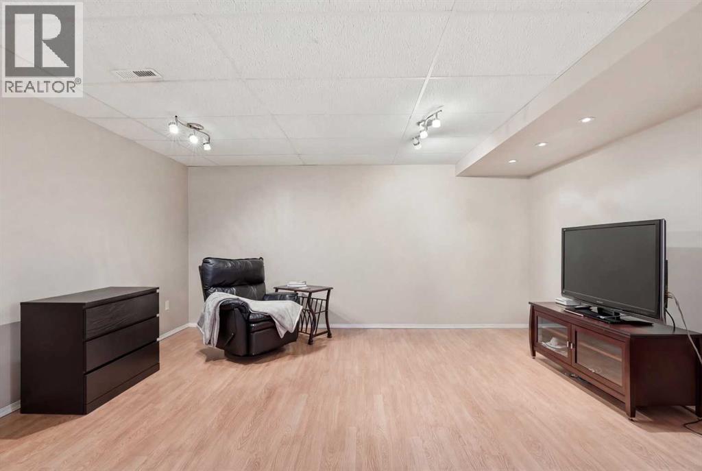 Single Family House for Sale in  Coventry Drive NE Coventry Hills Calgary 