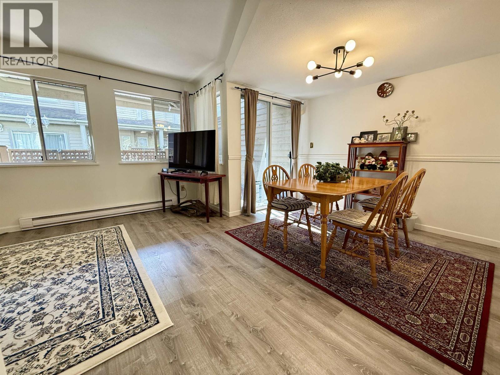 10 815 TOBRUCK Avenue - photo 2