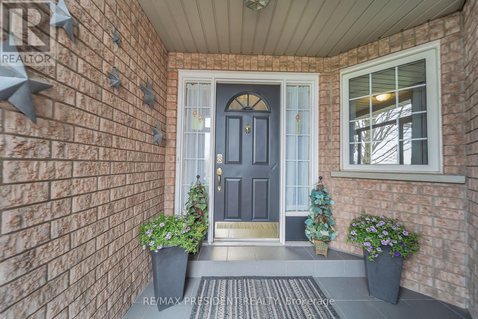 789 BROCK STREET - 5