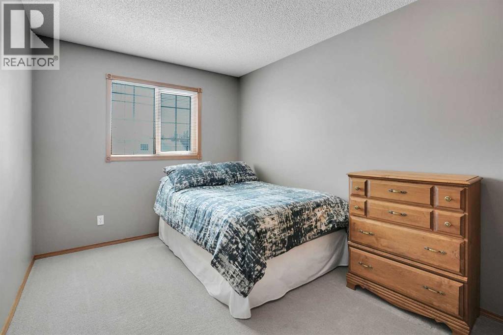 Single Family House for Sale in  Hawkmount Green NW Hawkwood Calgary 