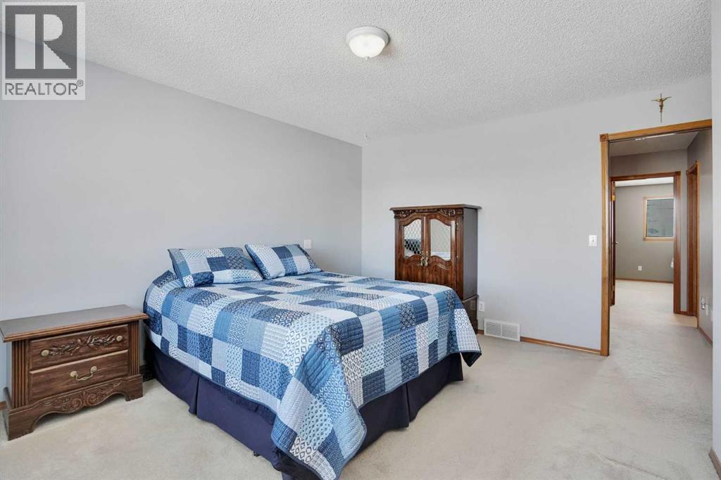 Single Family House for Sale in  Hawkmount Green NW Hawkwood Calgary 