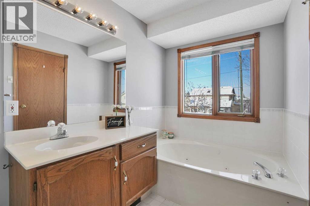 Single Family House for Sale in  Hawkmount Green NW Hawkwood Calgary 