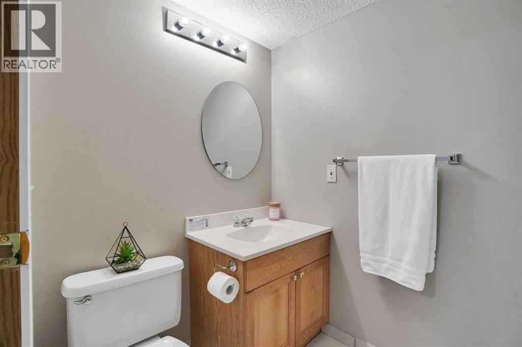 Single Family House for Sale in  Hawkmount Green NW Hawkwood Calgary 