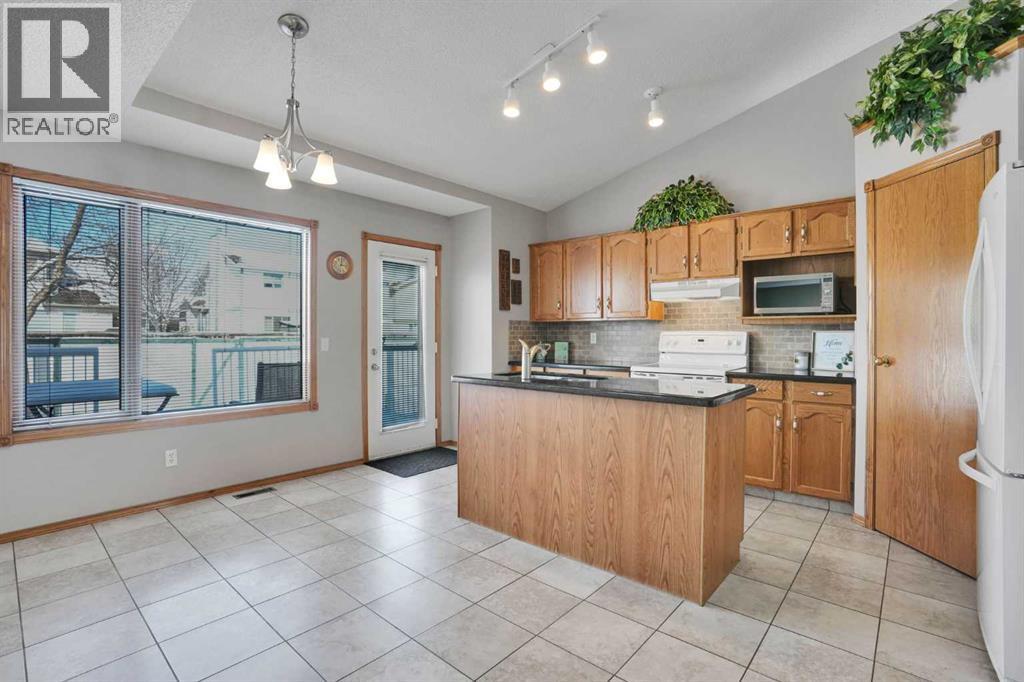 Single Family House for Sale in  Hawkmount Green NW Hawkwood Calgary 