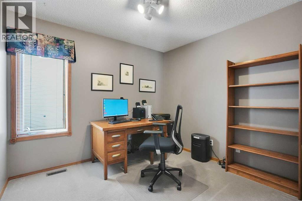 Single Family House for Sale in  Hawkmount Green NW Hawkwood Calgary 