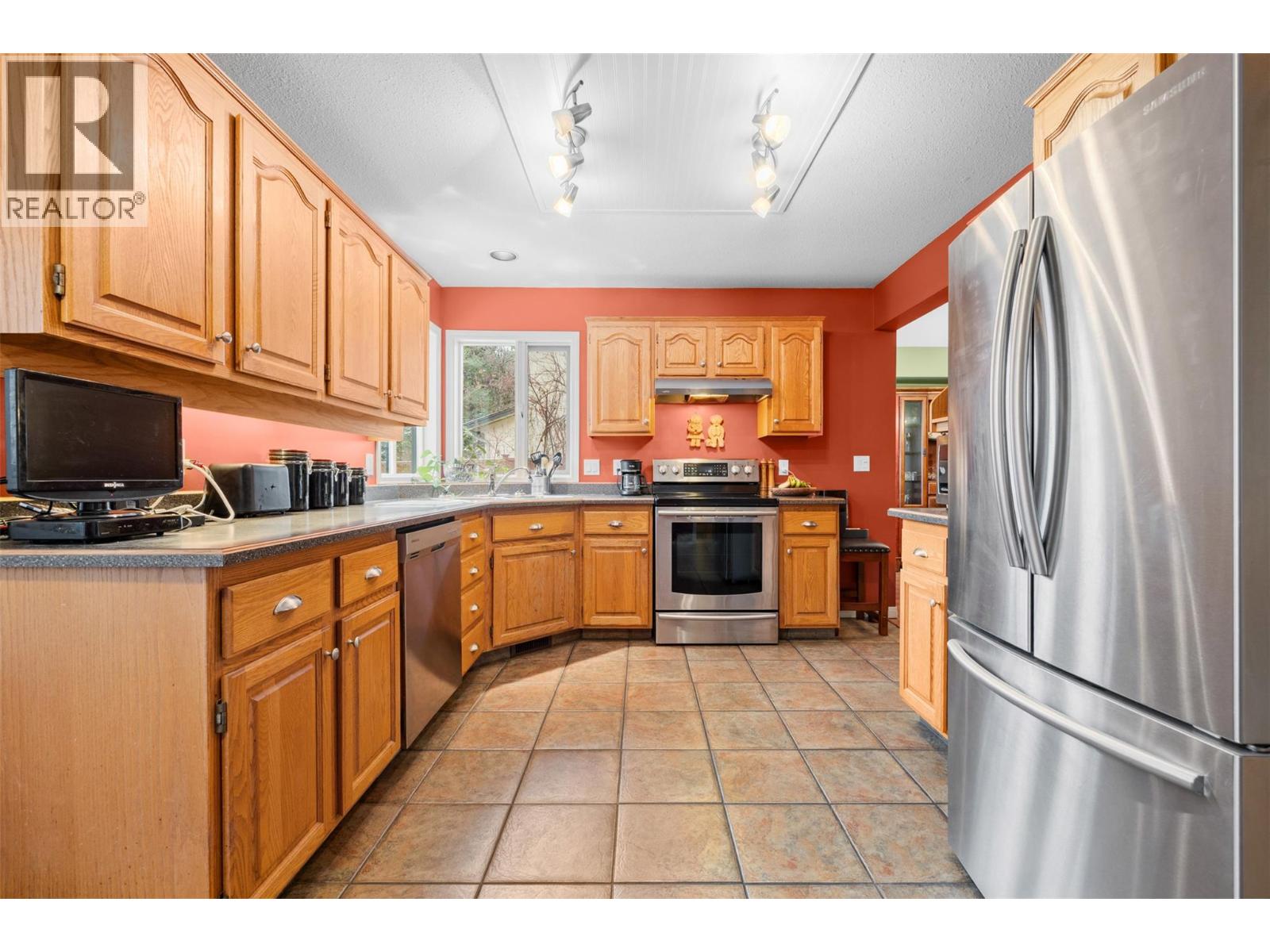  699 Saratoga Place, Kelowna