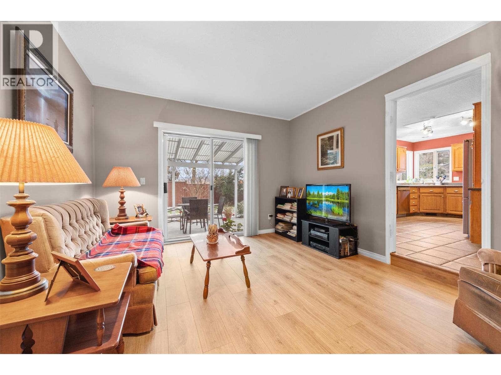  699 Saratoga Place, Kelowna