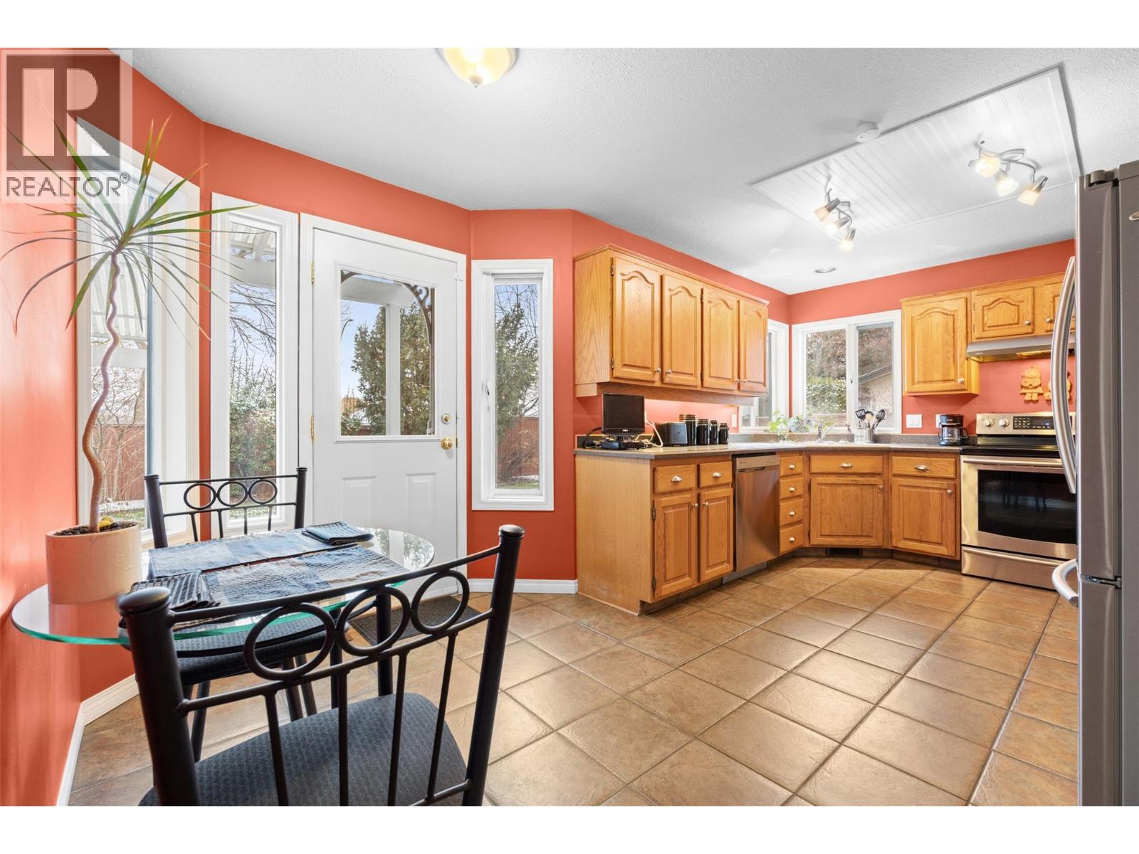  699 Saratoga Place, Kelowna