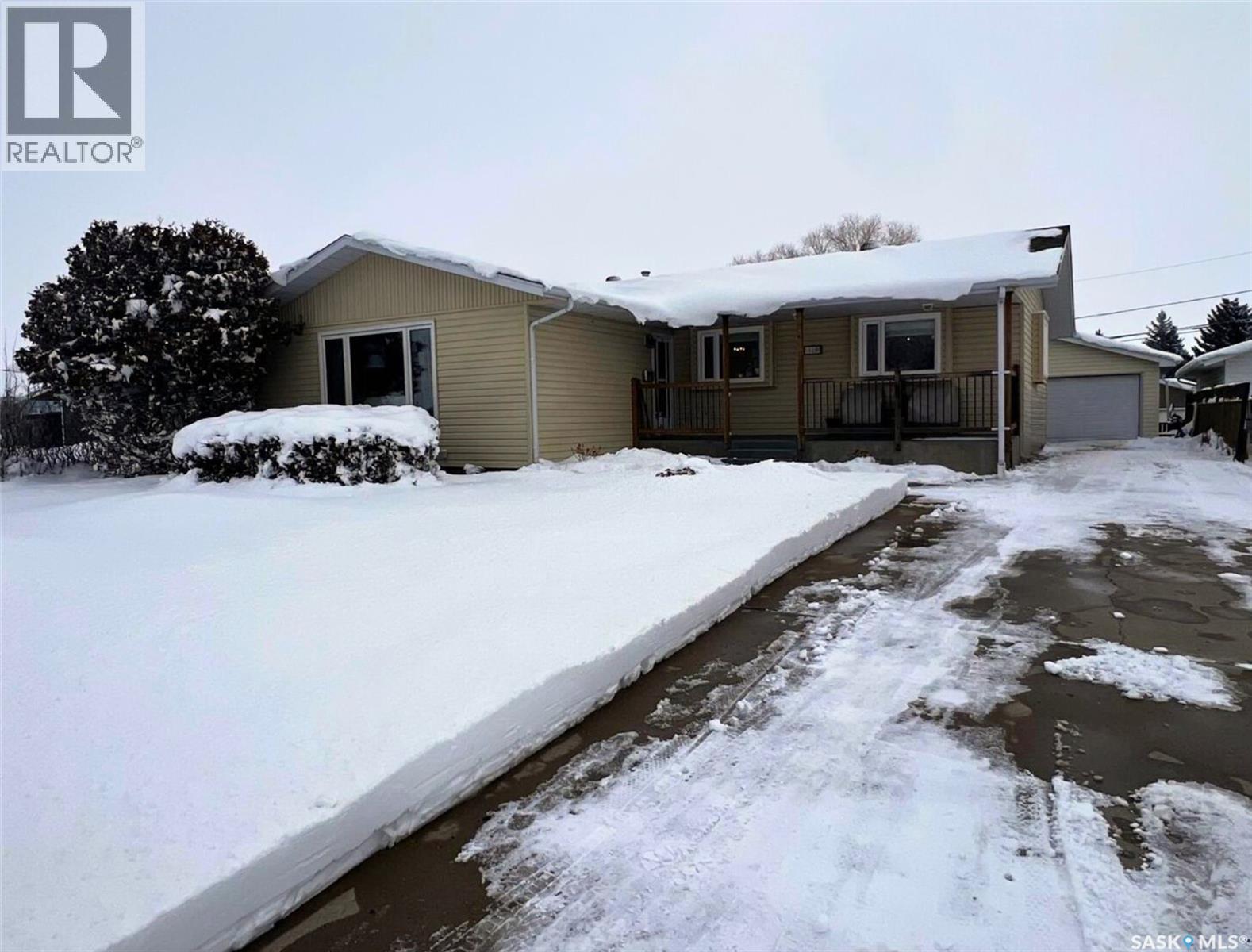 Single Family House Bungalow for Sale in  Macdonald PLACE Swift Current 