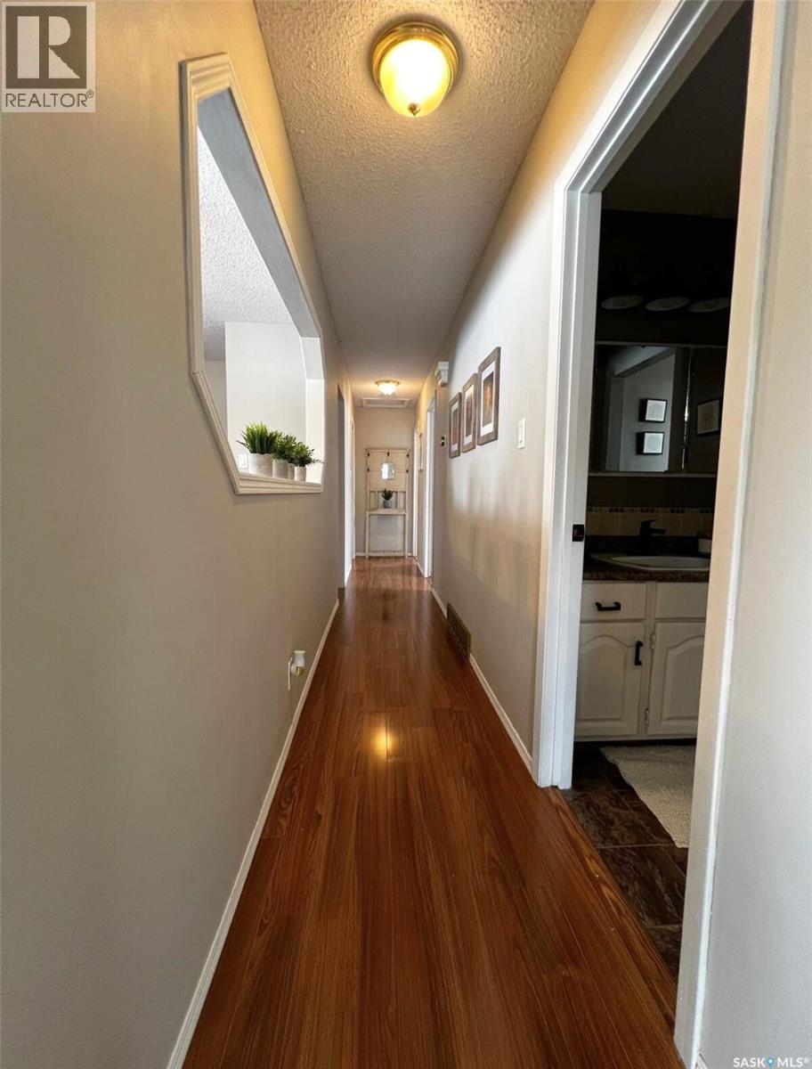 Single Family House Bungalow for Sale in  Macdonald PLACE Swift Current 