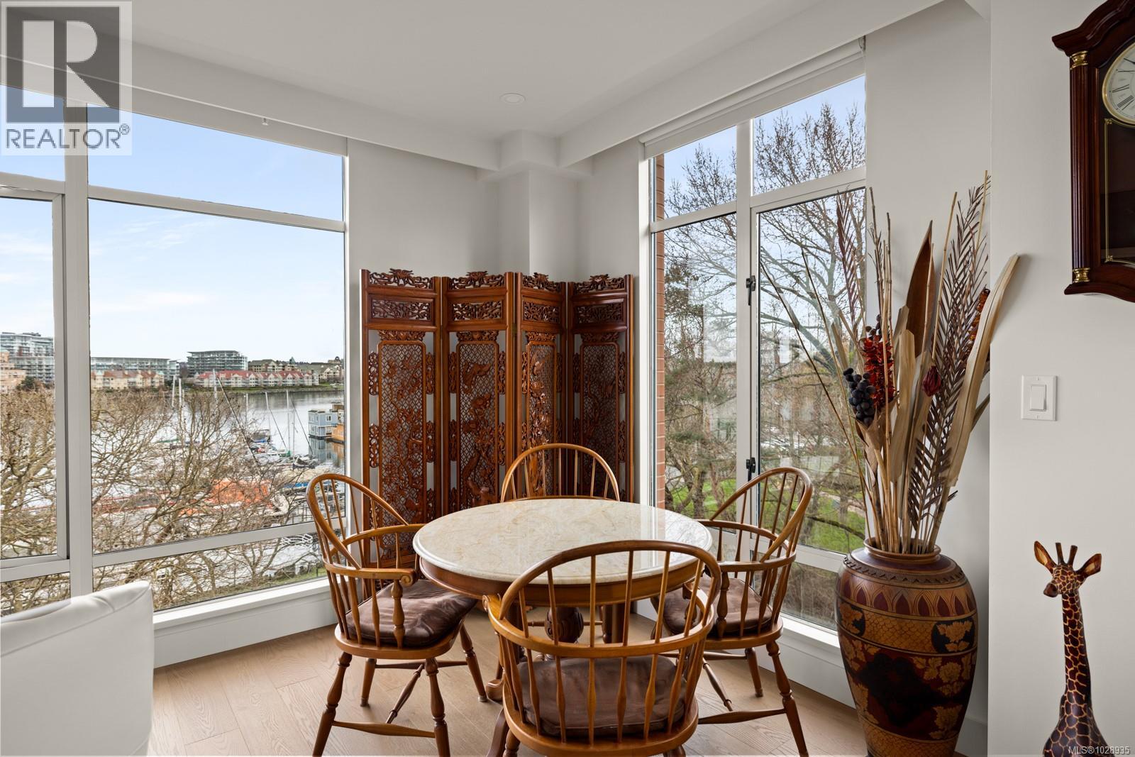 #517 21 DALLAS RD - 12