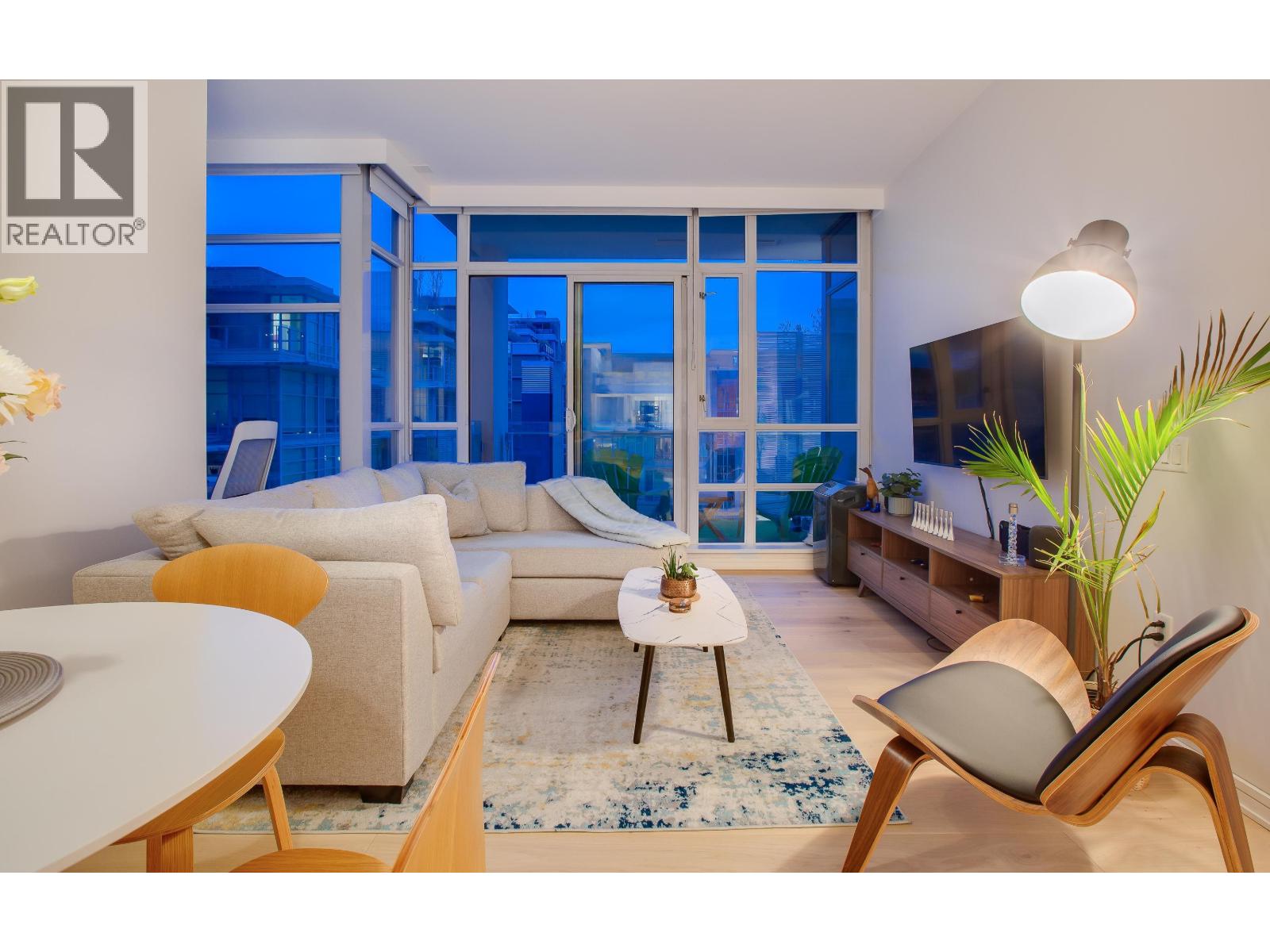 501 1616 COLUMBIA Street - photo 2