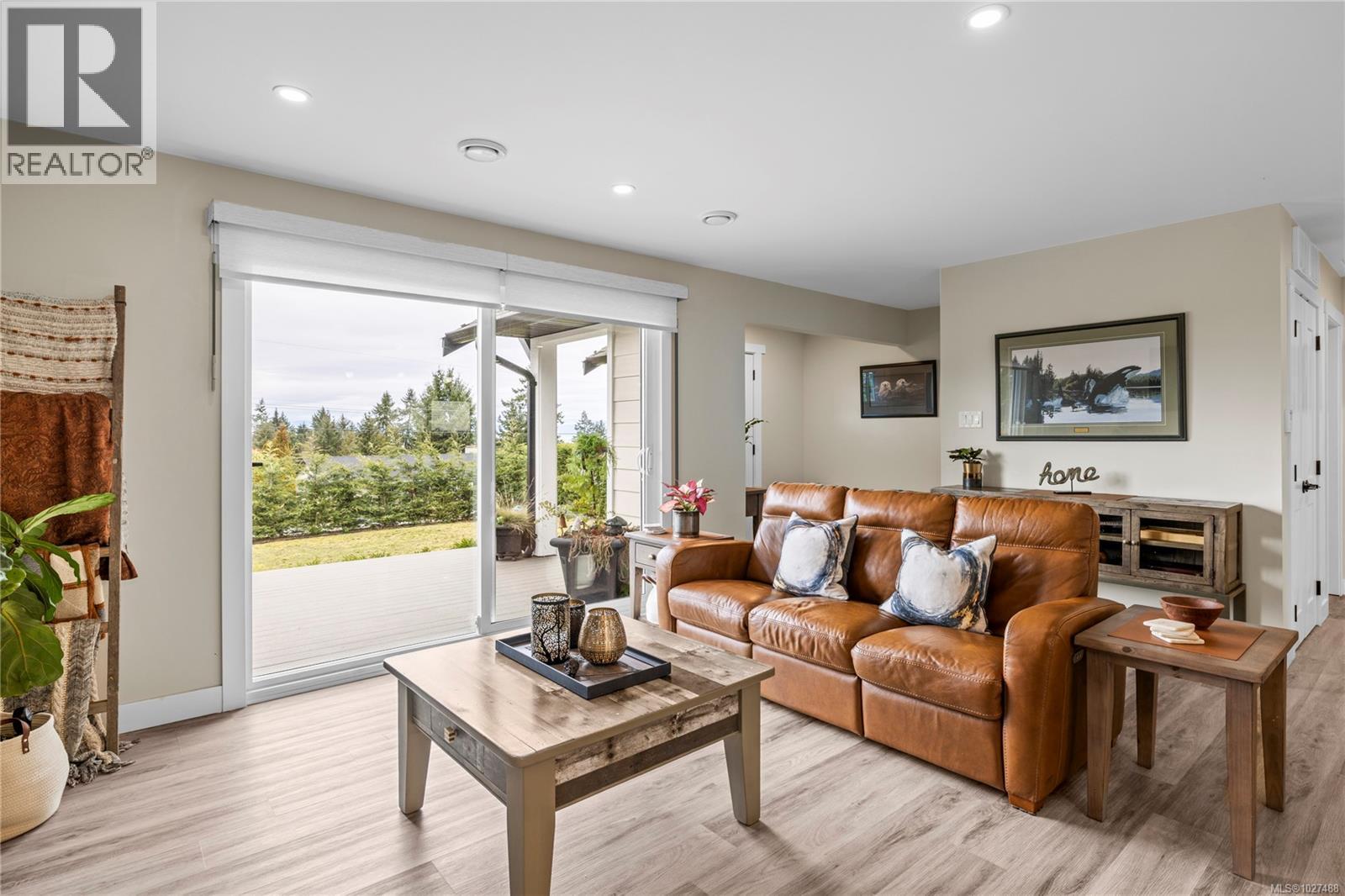 7455 CLARK CRES - 10