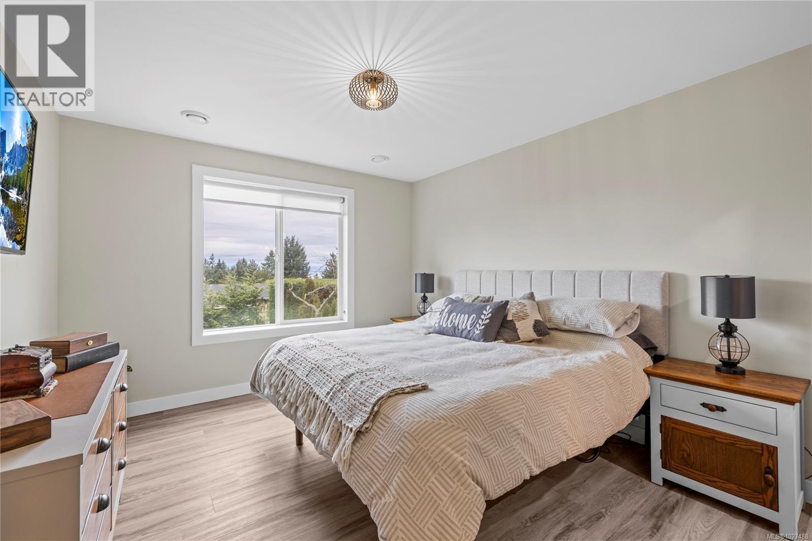 7455 CLARK CRES - 26