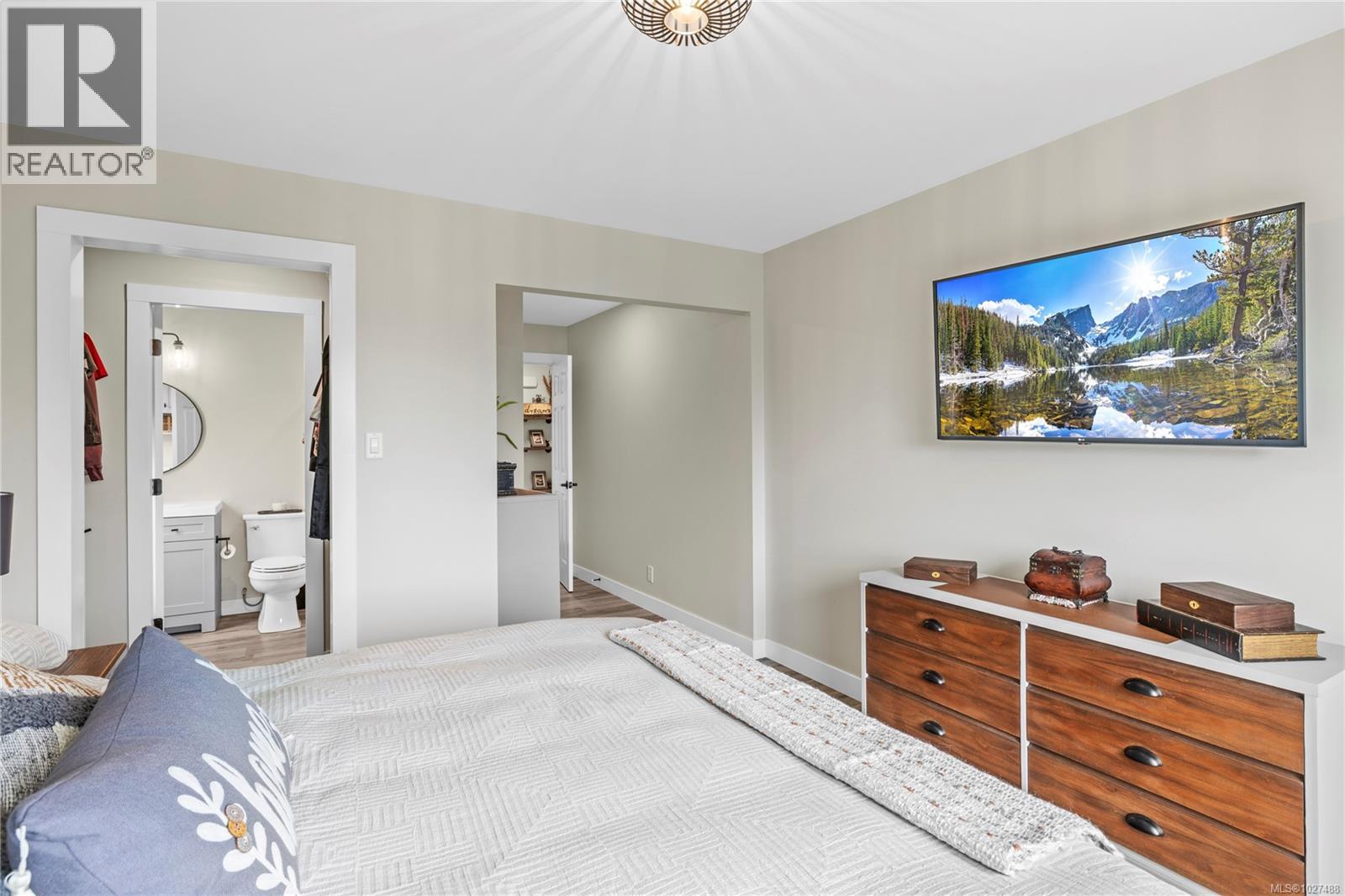 7455 CLARK CRES - 28