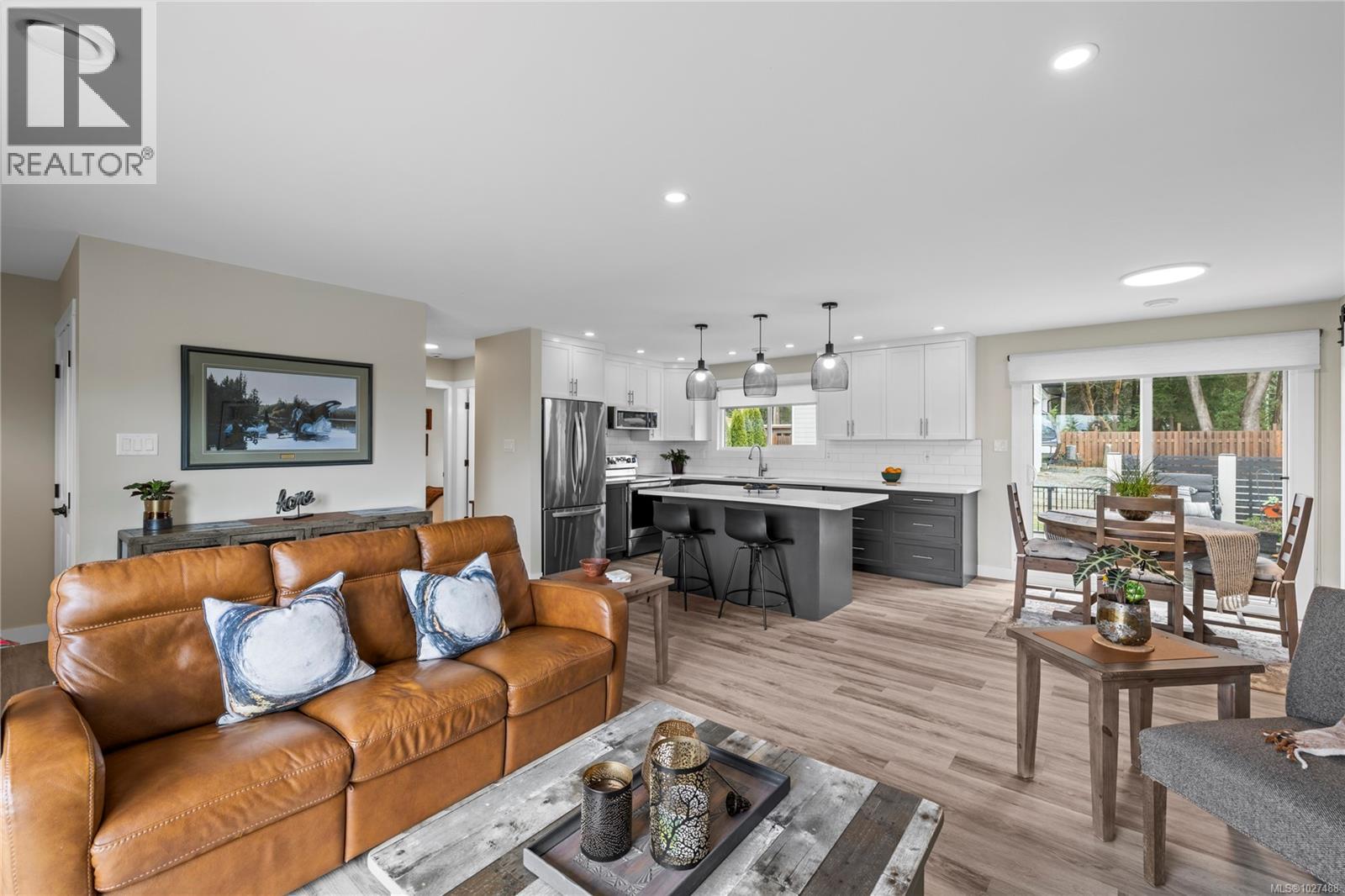 7455 CLARK CRES - 16