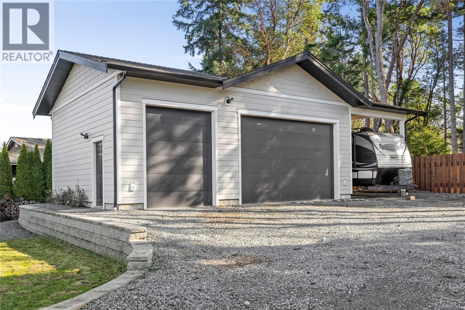 7455 CLARK CRES - Image 3