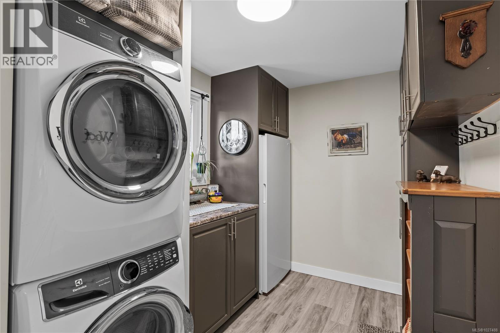 7455 CLARK CRES - 25