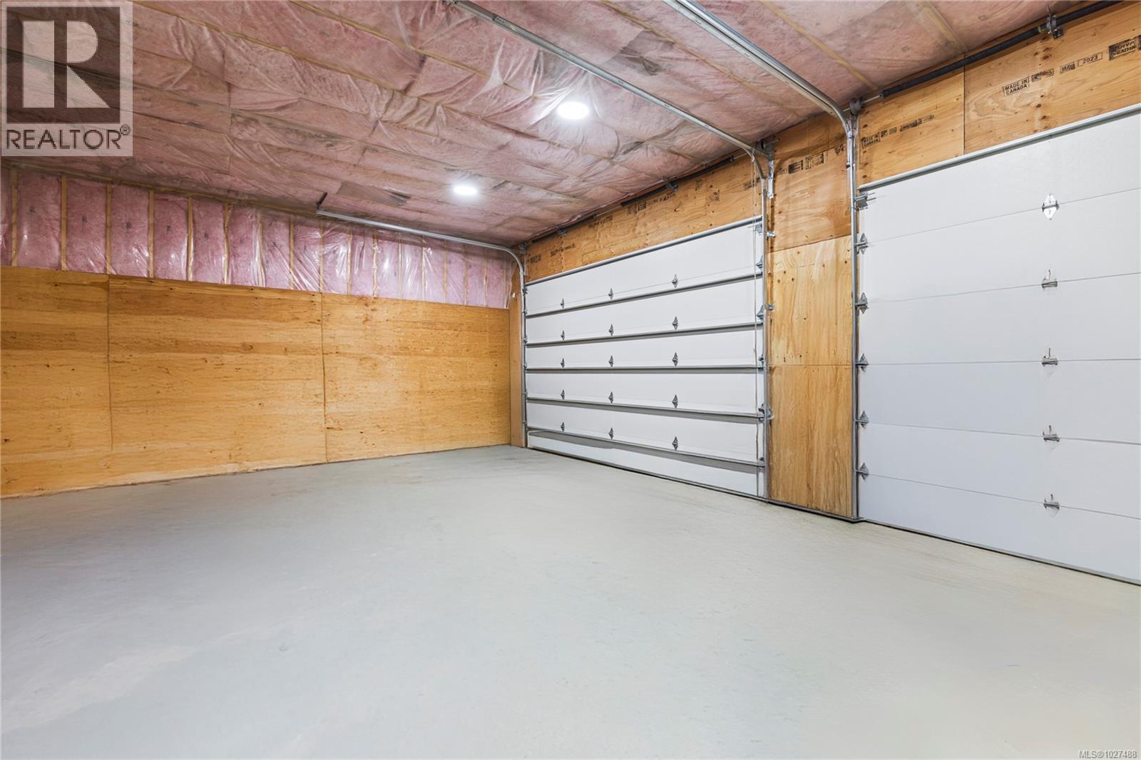 7455 CLARK CRES - 40