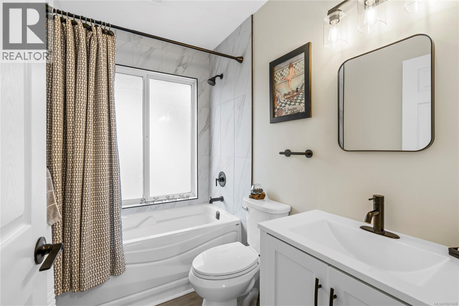 7455 CLARK CRES - 31