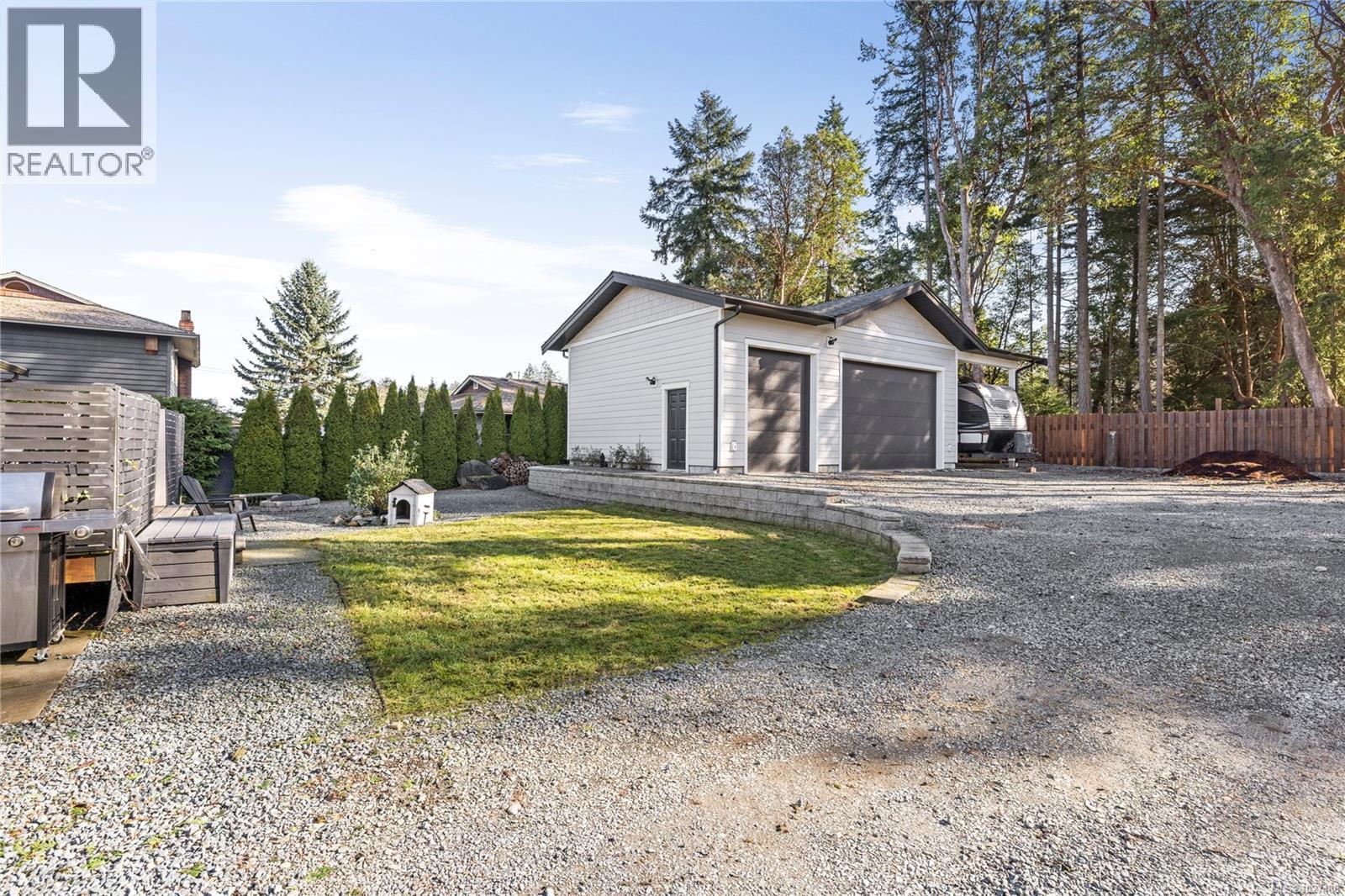 7455 CLARK CRES - 36