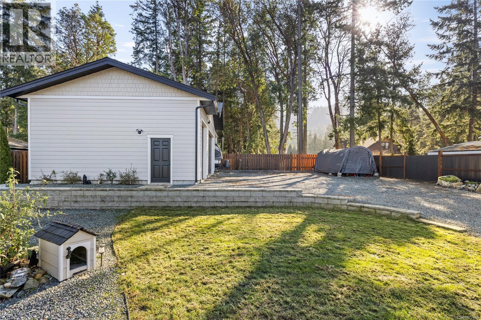 7455 CLARK CRES - 37