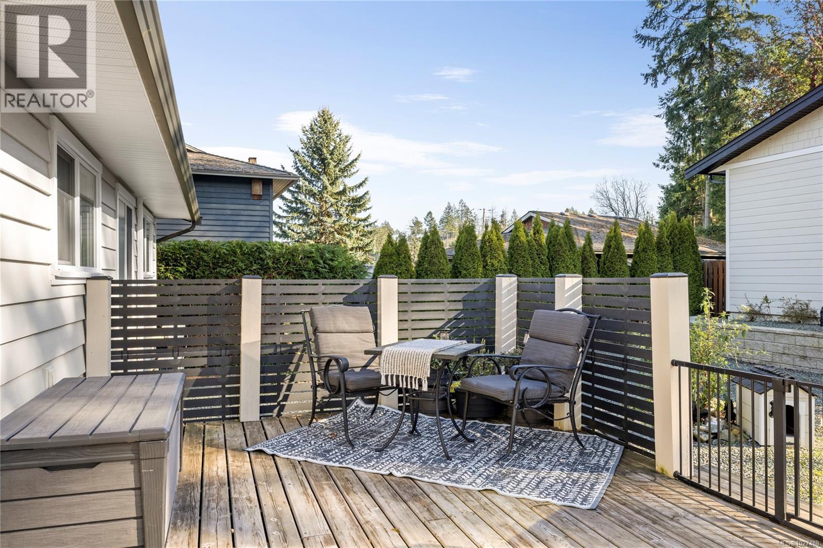 7455 CLARK CRES - 33