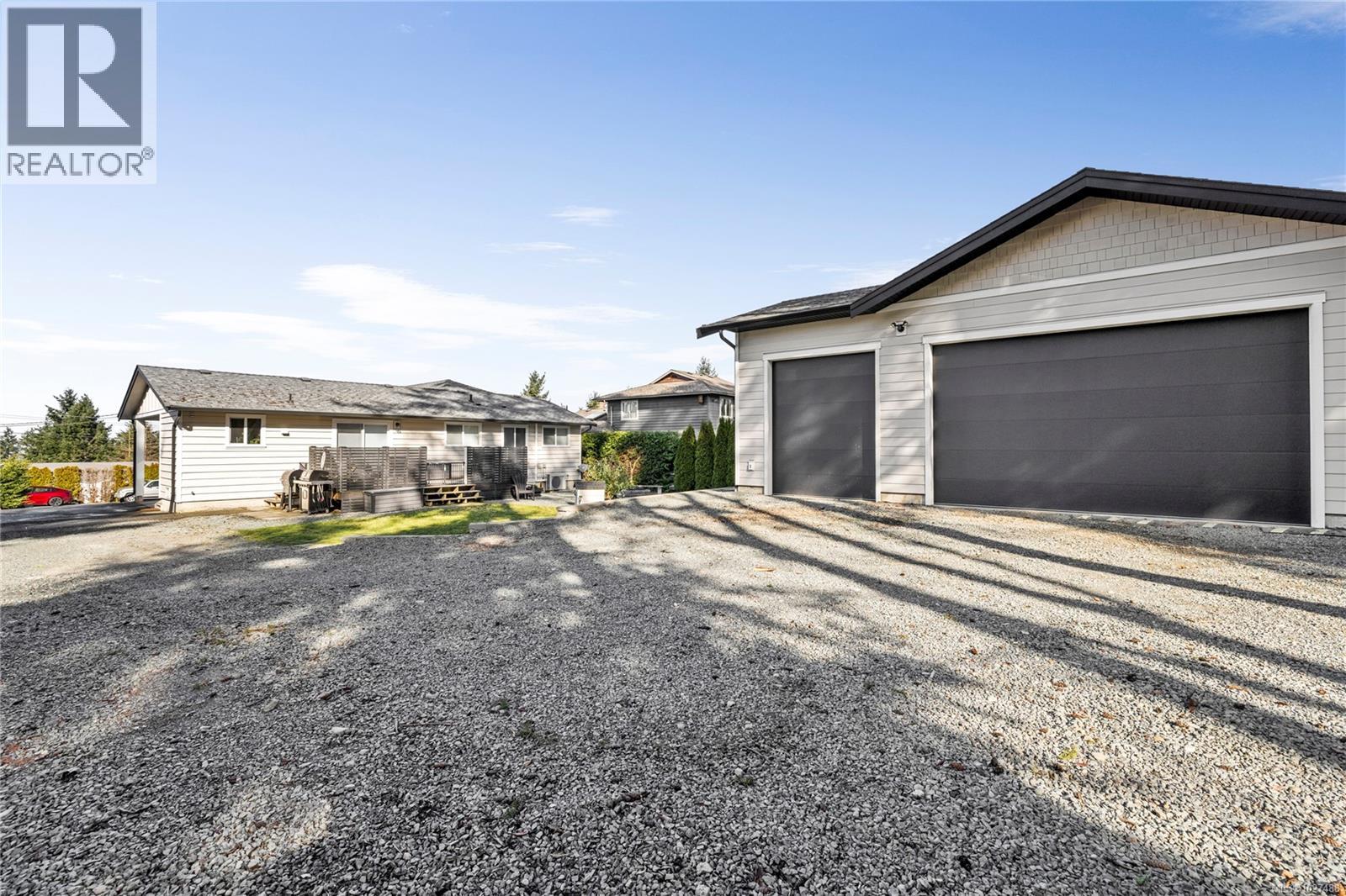 7455 CLARK CRES - 38