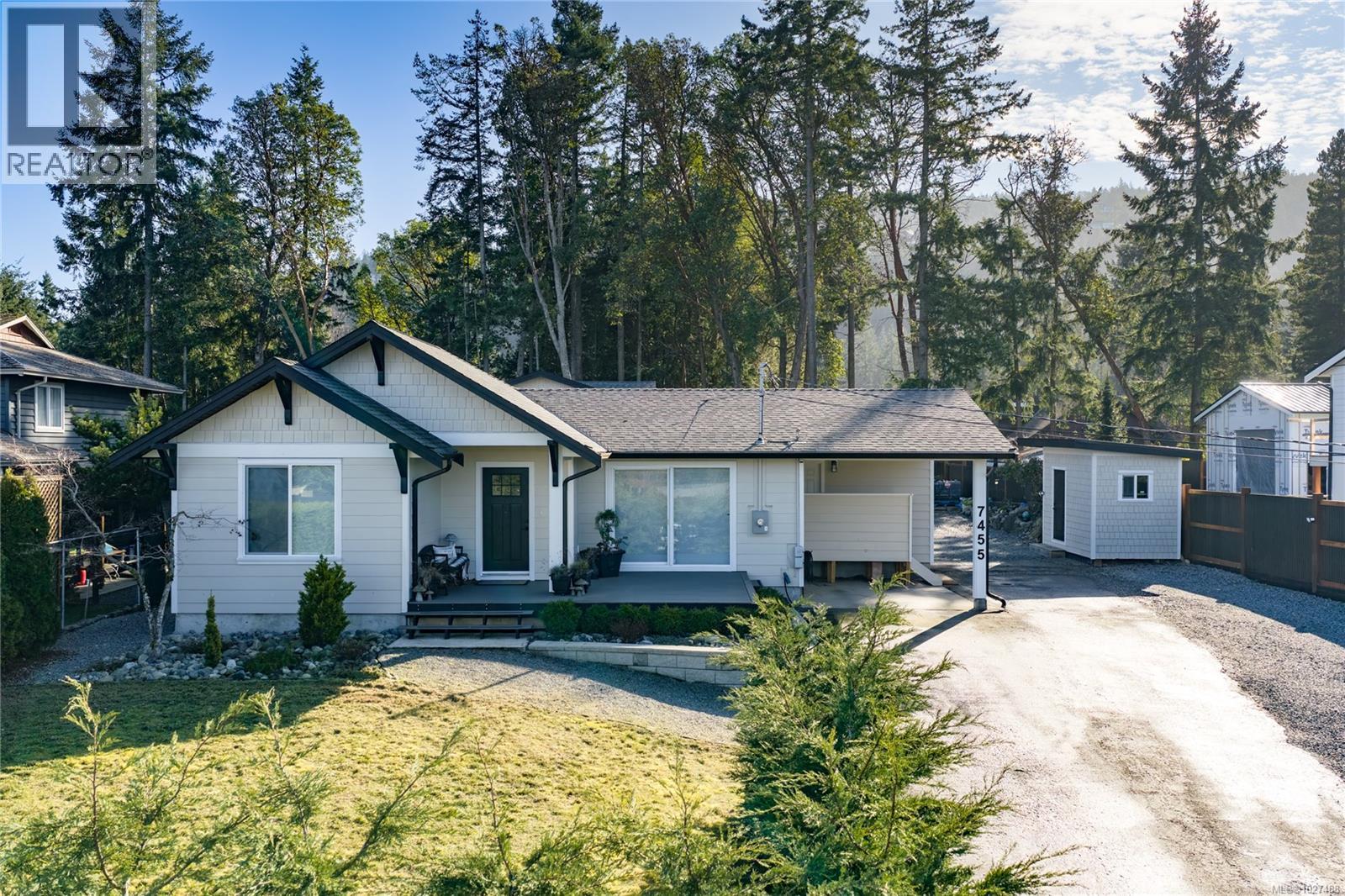 7455 CLARK CRES - 47