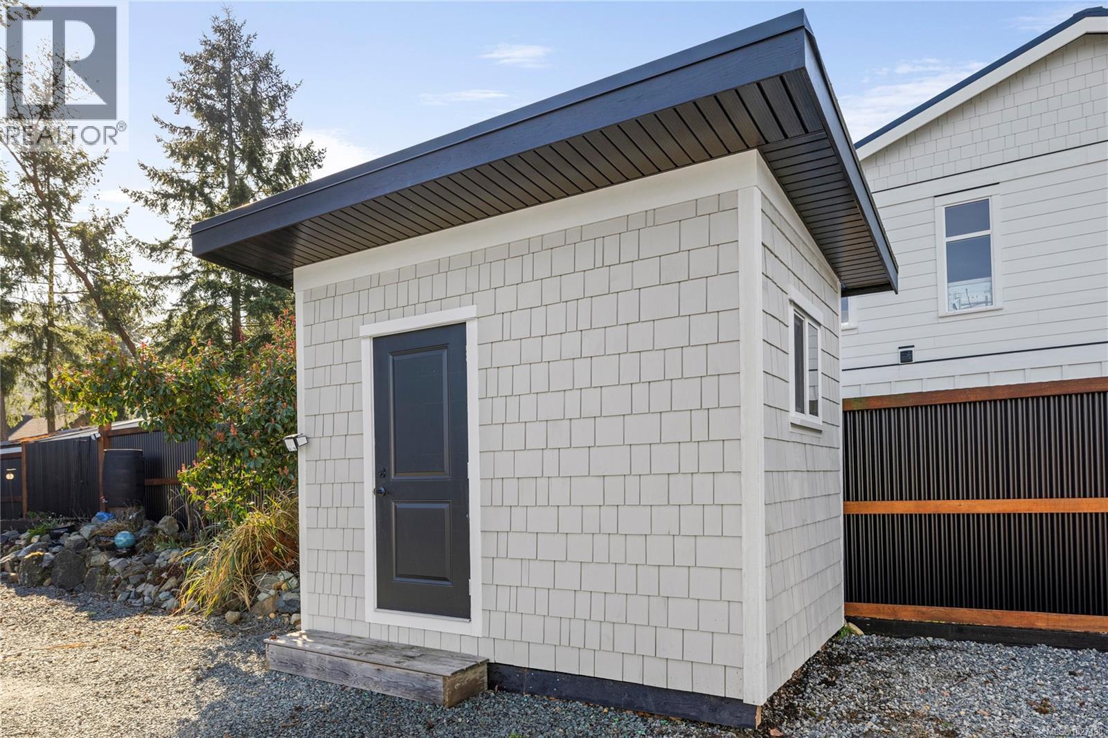 7455 CLARK CRES - 43