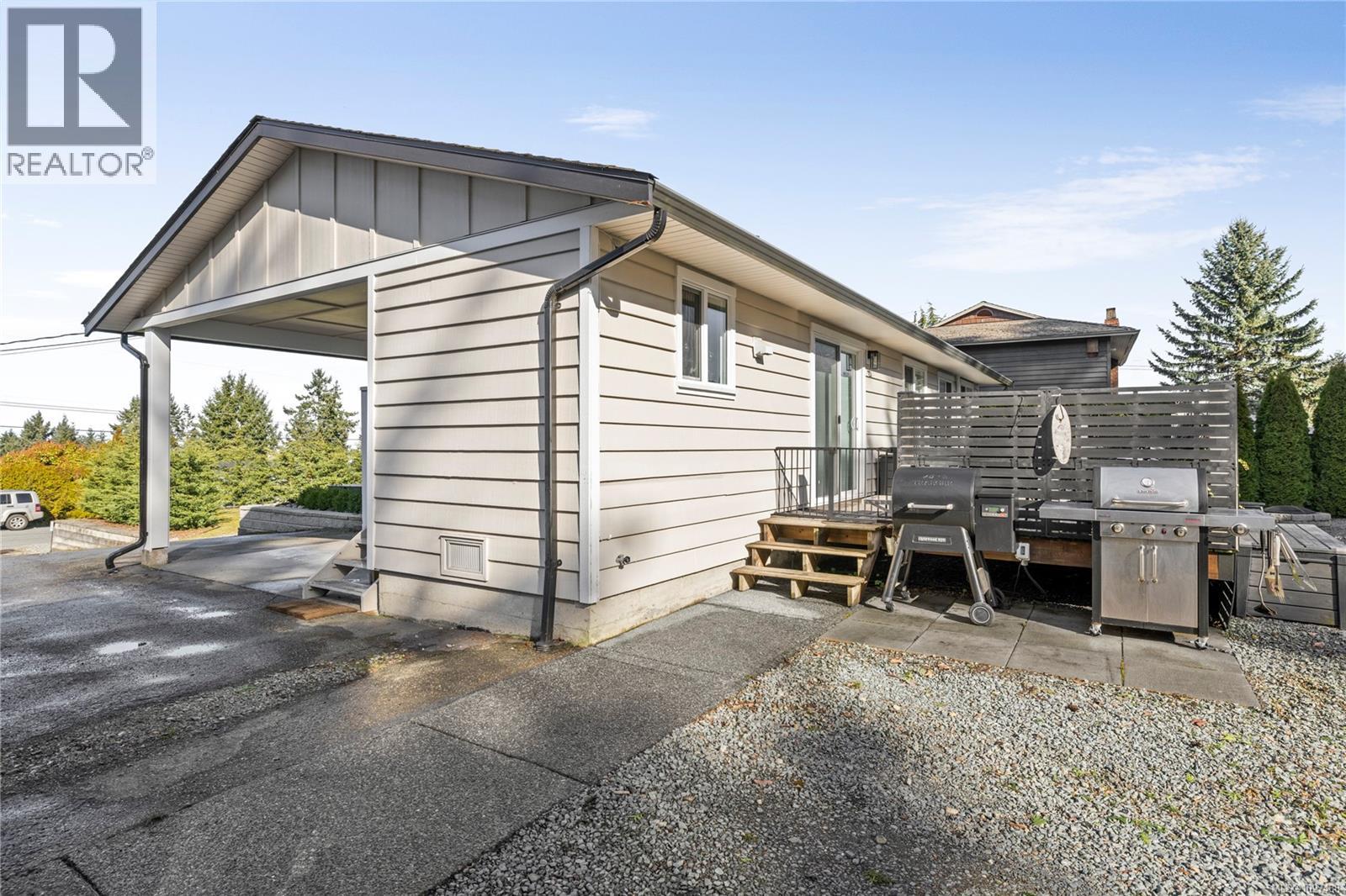 7455 CLARK CRES - 44