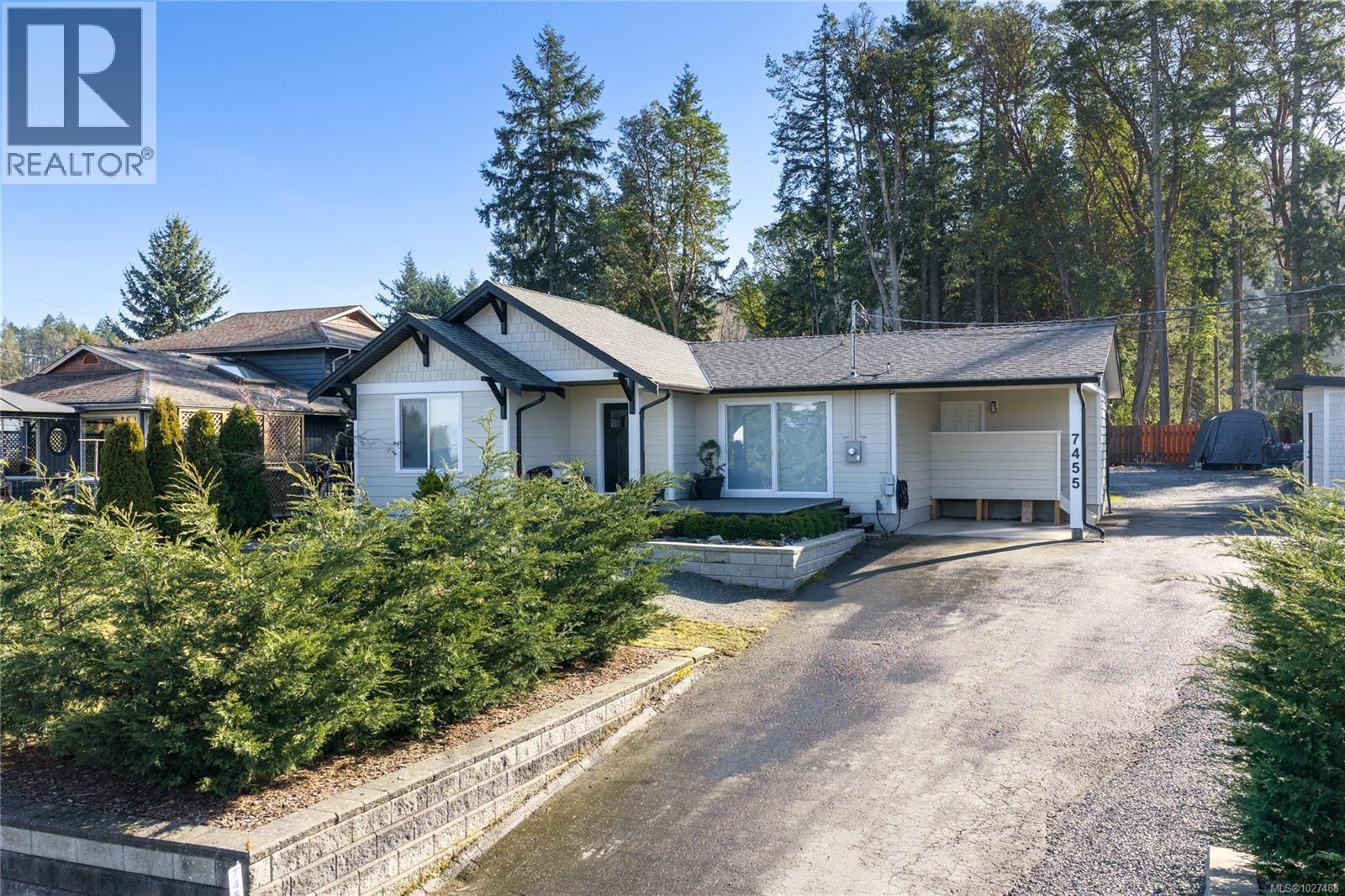 7455 CLARK CRES - 46