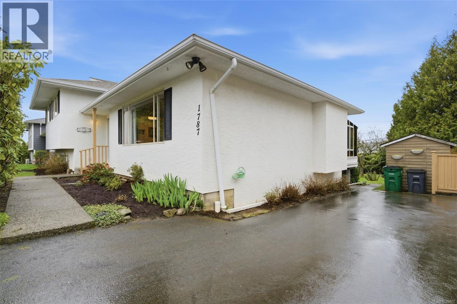 1787 PENSHURST RD - 11