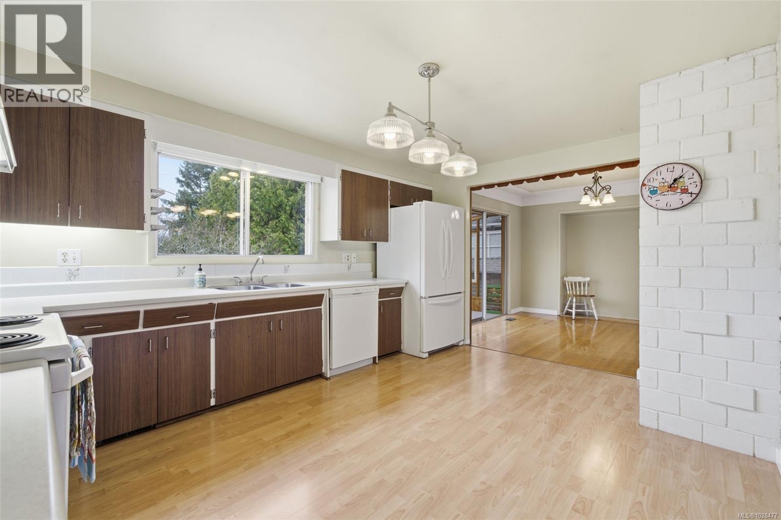 1787 PENSHURST RD - 20