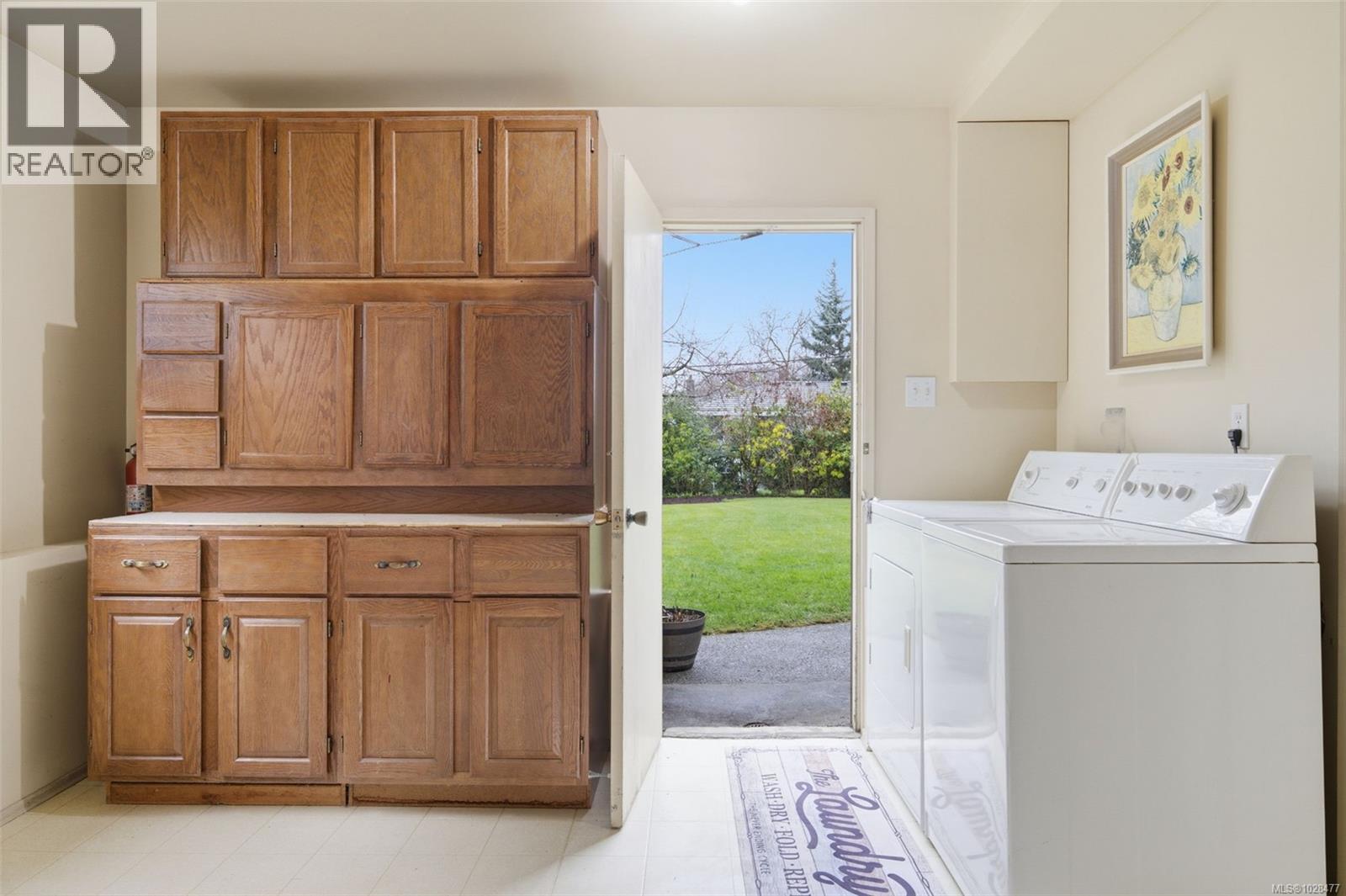 1787 PENSHURST RD - 35